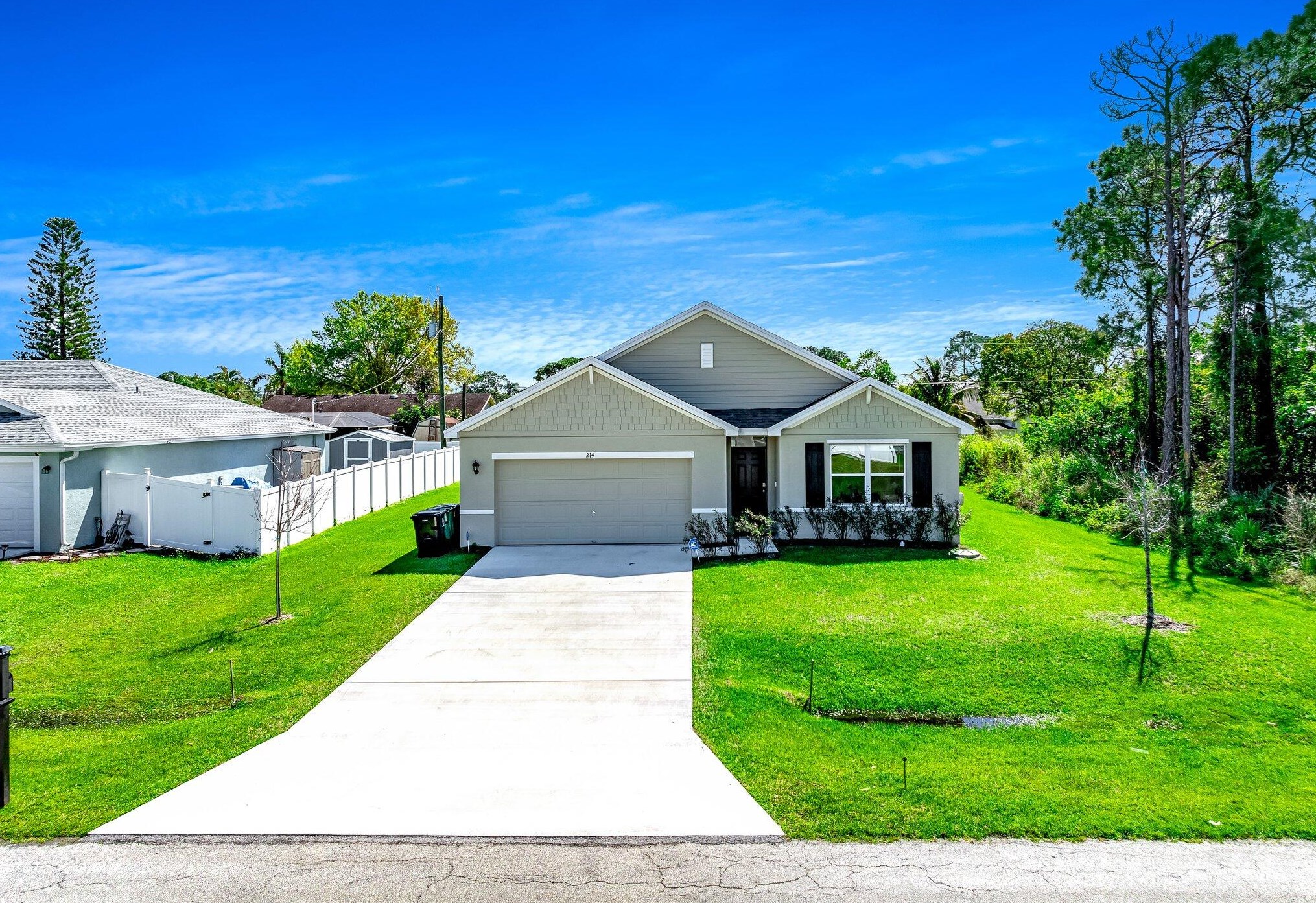 214 Chandler Ter, Fort Pierce, FL 34984-4439