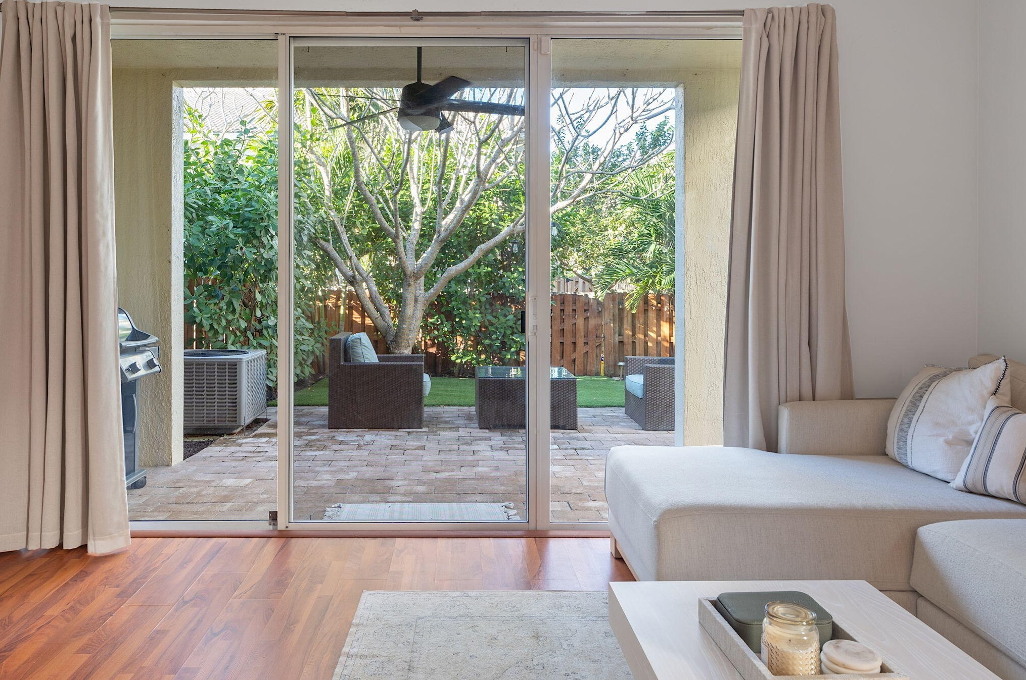 9843 Lago Dr, Boynton Beach FL  33472-2771 exterior