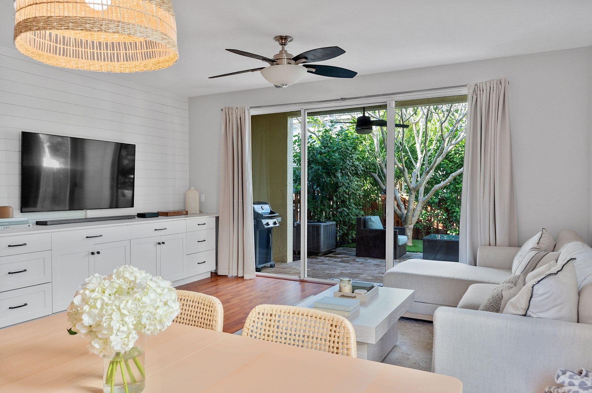 9843 Lago Dr, Boynton Beach FL  33472-2771 exterior