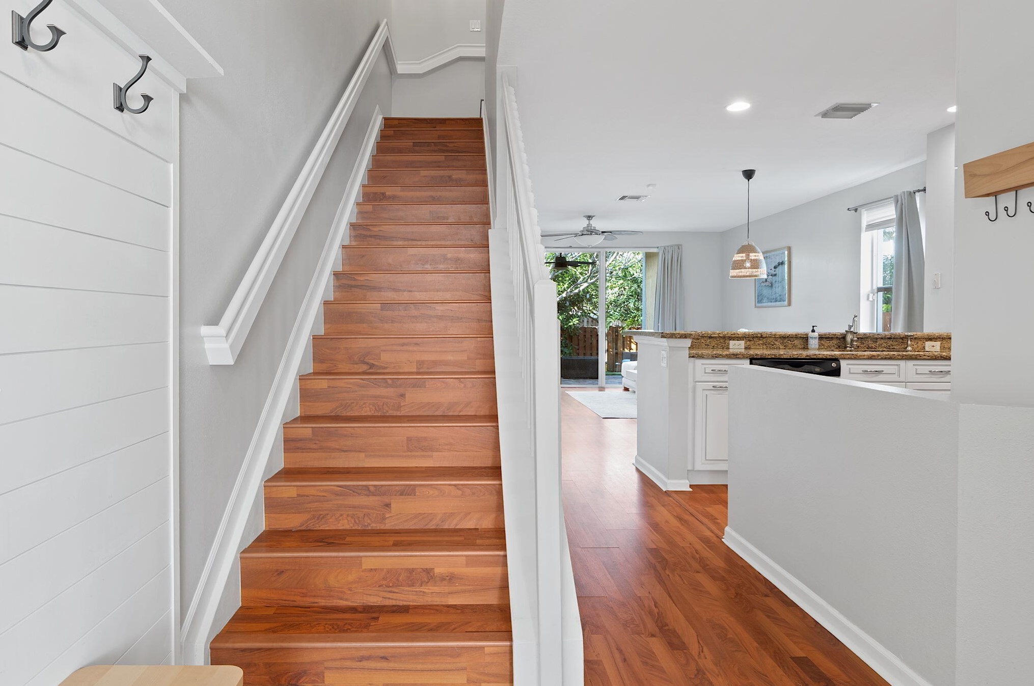 9843 Lago Dr, Boynton Beach FL  33472-2771 exterior