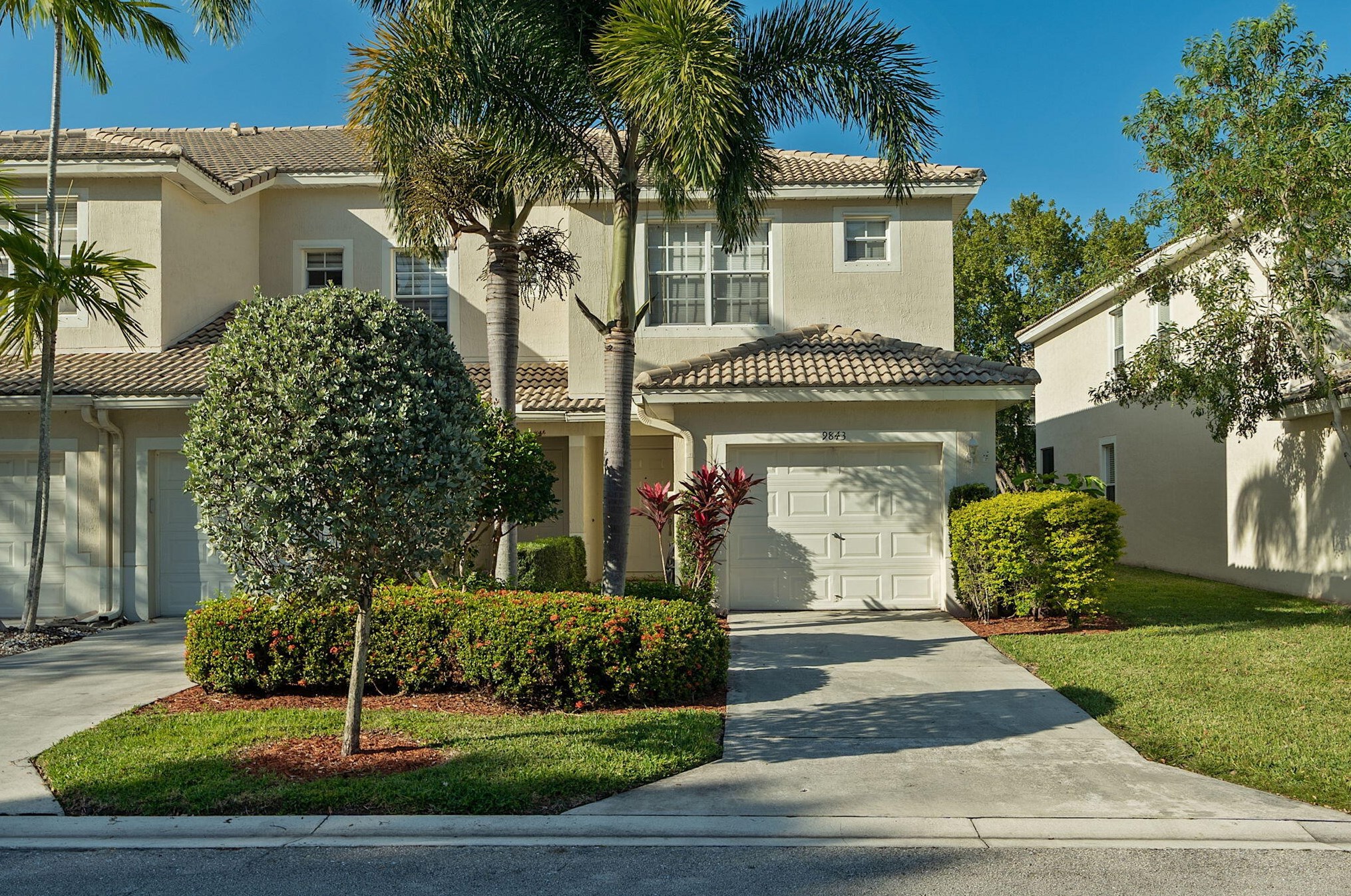 9843 Lago Dr, Boynton Beach FL  33472-2771 exterior