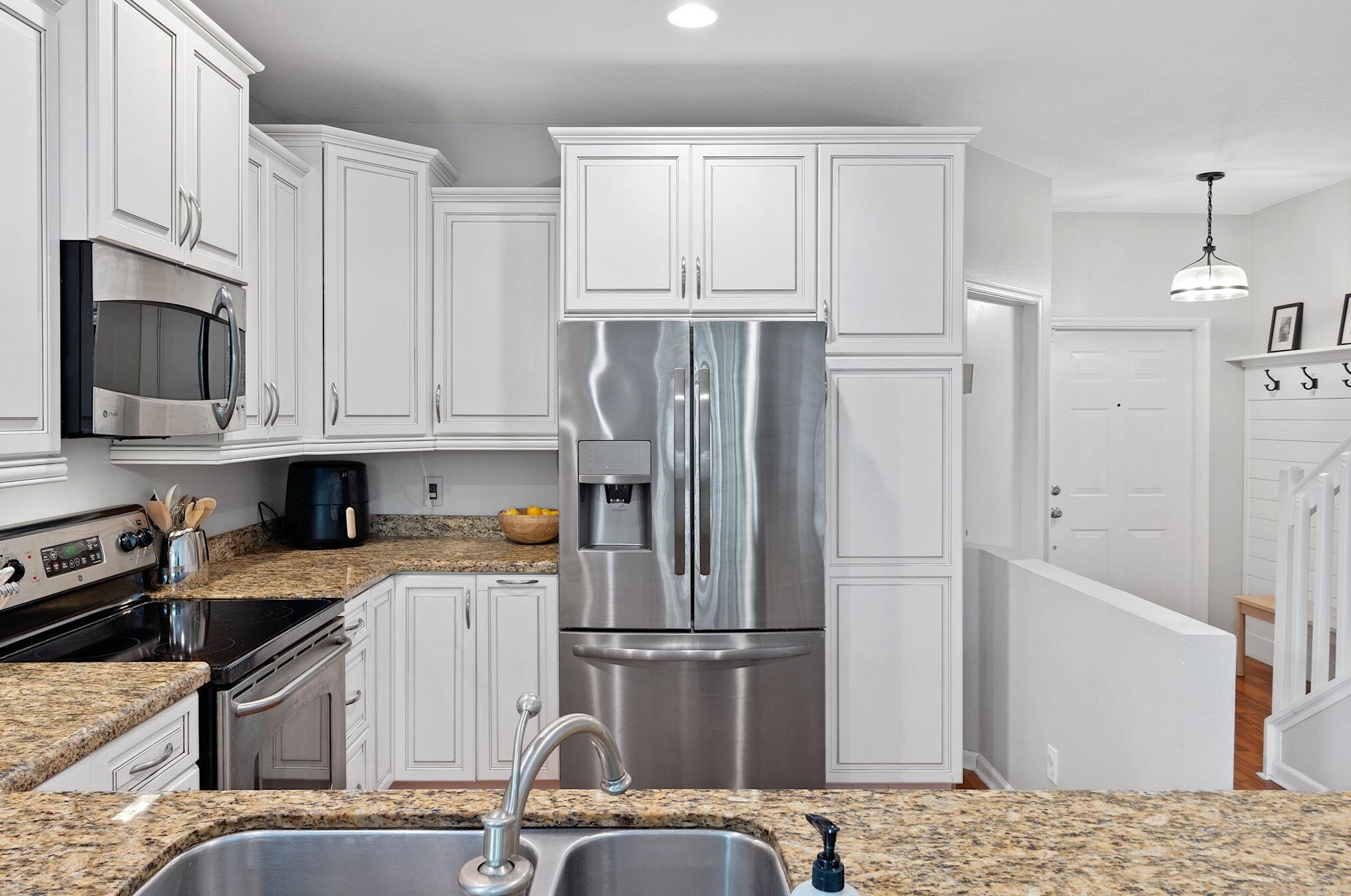 9843 Lago Dr, Boynton Beach FL  33472-2771 exterior