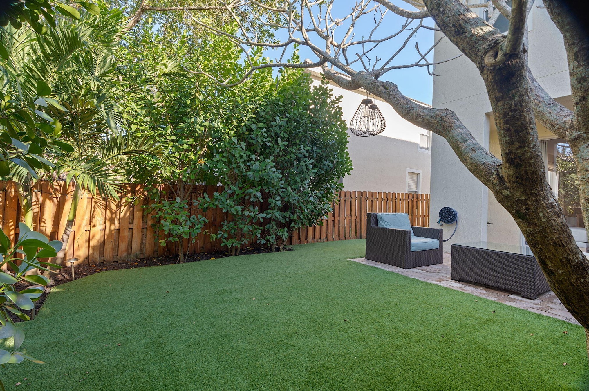 9843 Lago Dr, Boynton Beach FL  33472-2771 exterior