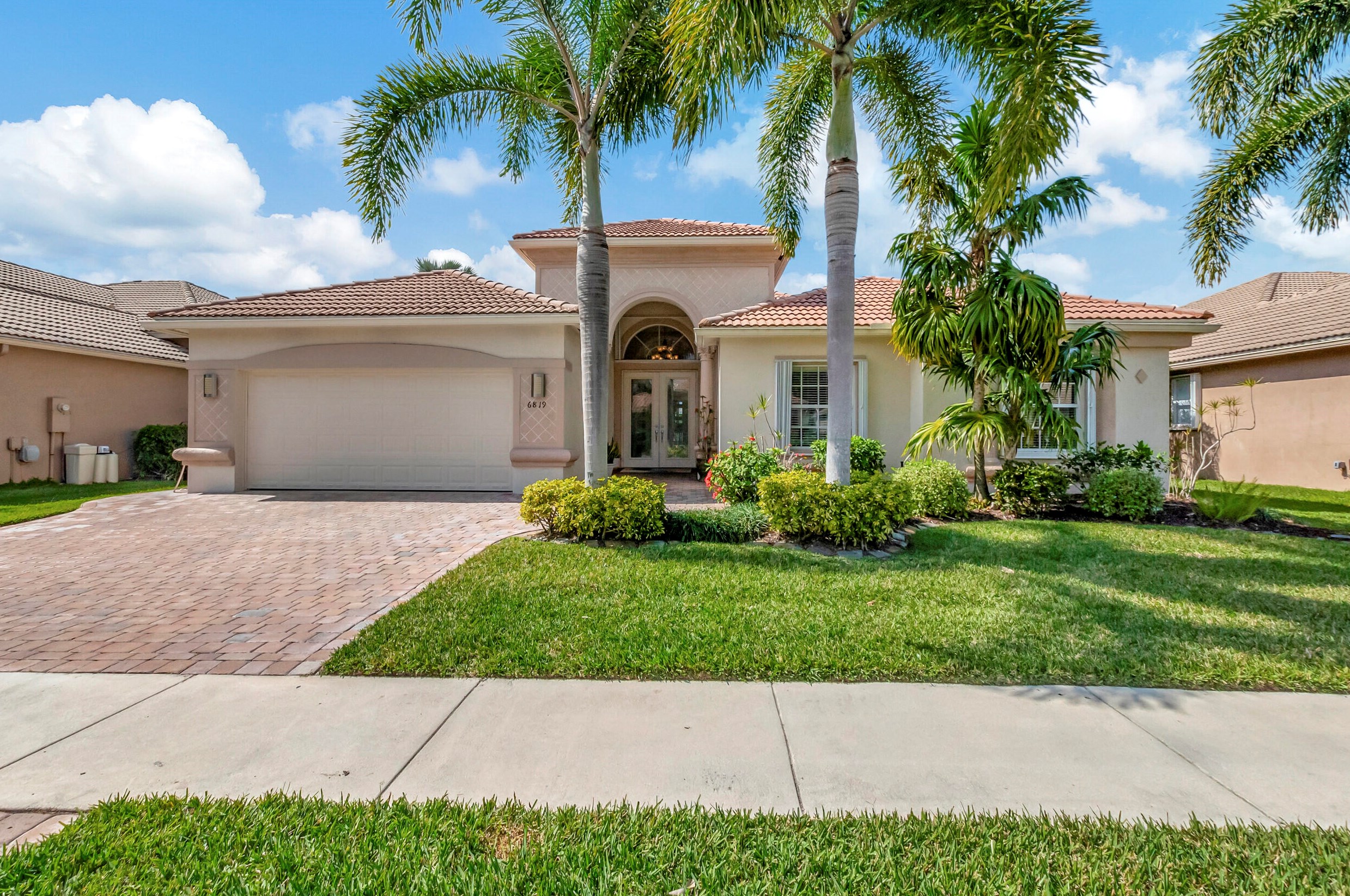 6819 Milani St, Lake Worth, FL 33467-5901