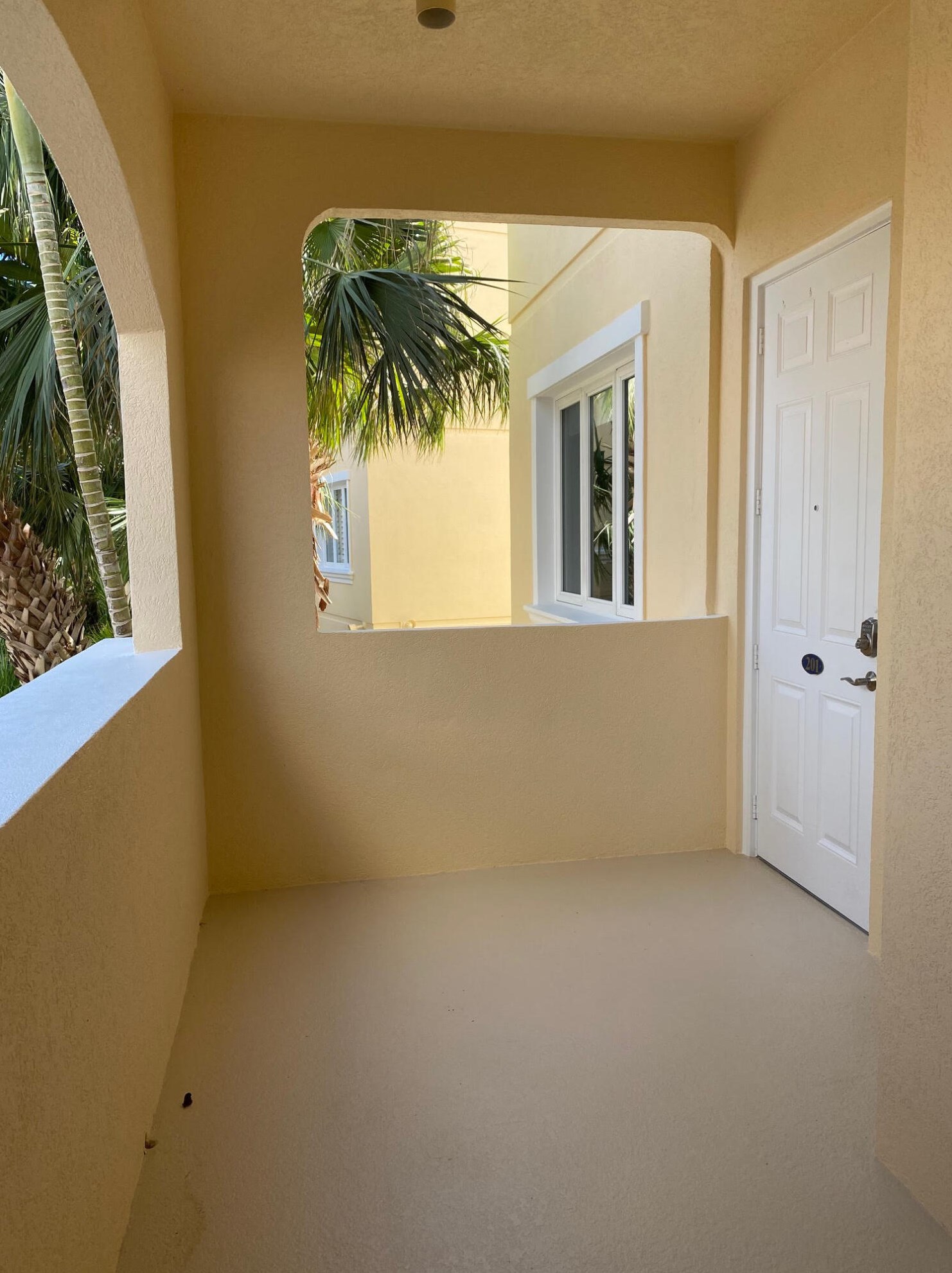 24 Harbour Isle Dr W Unit 201, Fort Pierce, FL 34949
