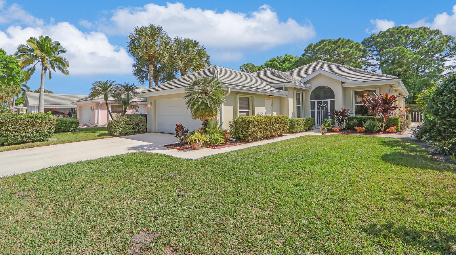 7499 Bay Cedar Cir, Hobe Sound, FL 33455-7833