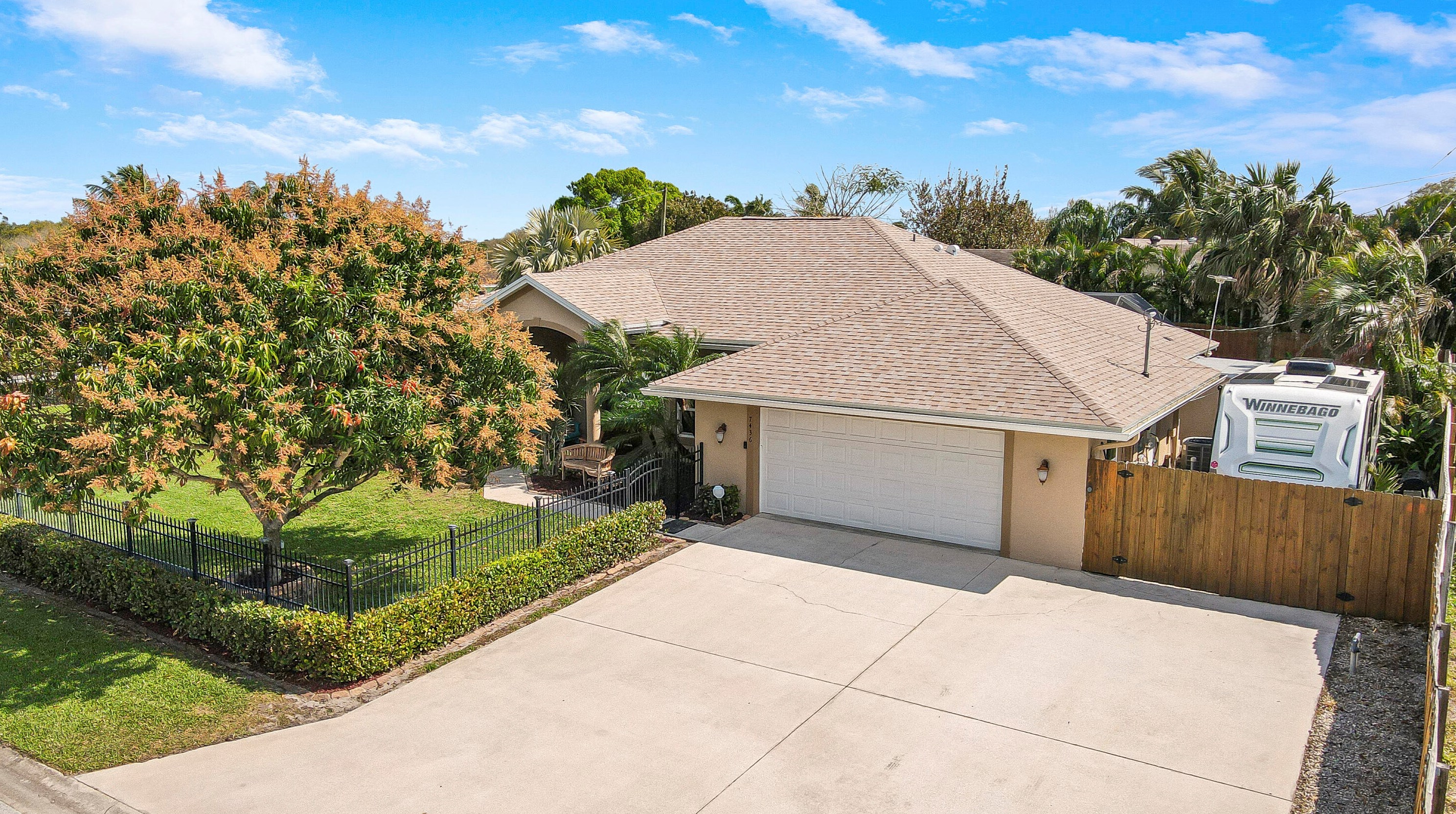 7436 Craig St, Hobe Sound, FL 33455-6118