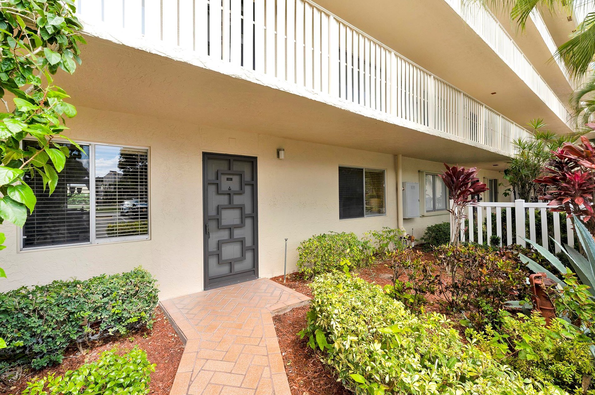 7185 Huntington Ln #102, Delray Beach, FL 33446