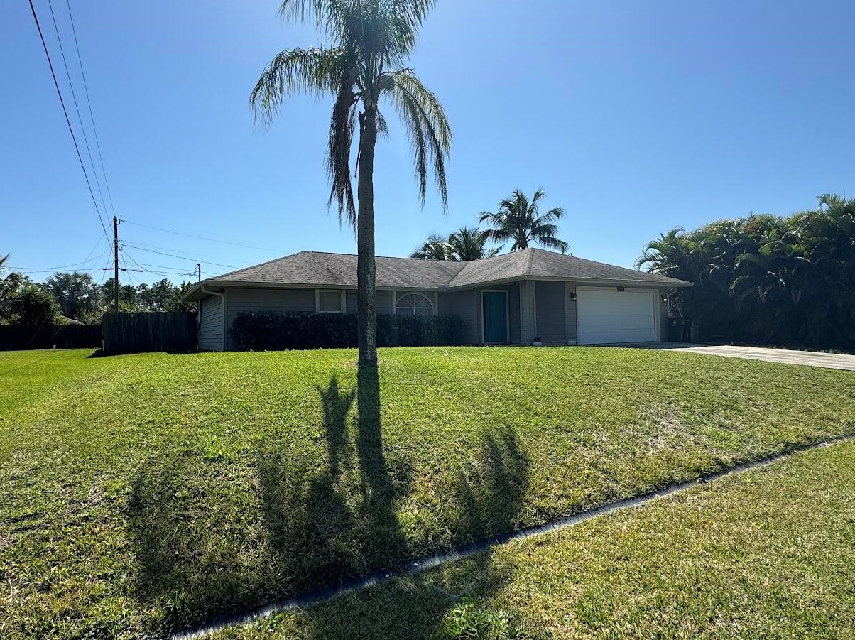 1674 Whipple Ave, Fort Pierce, FL 34953-5253