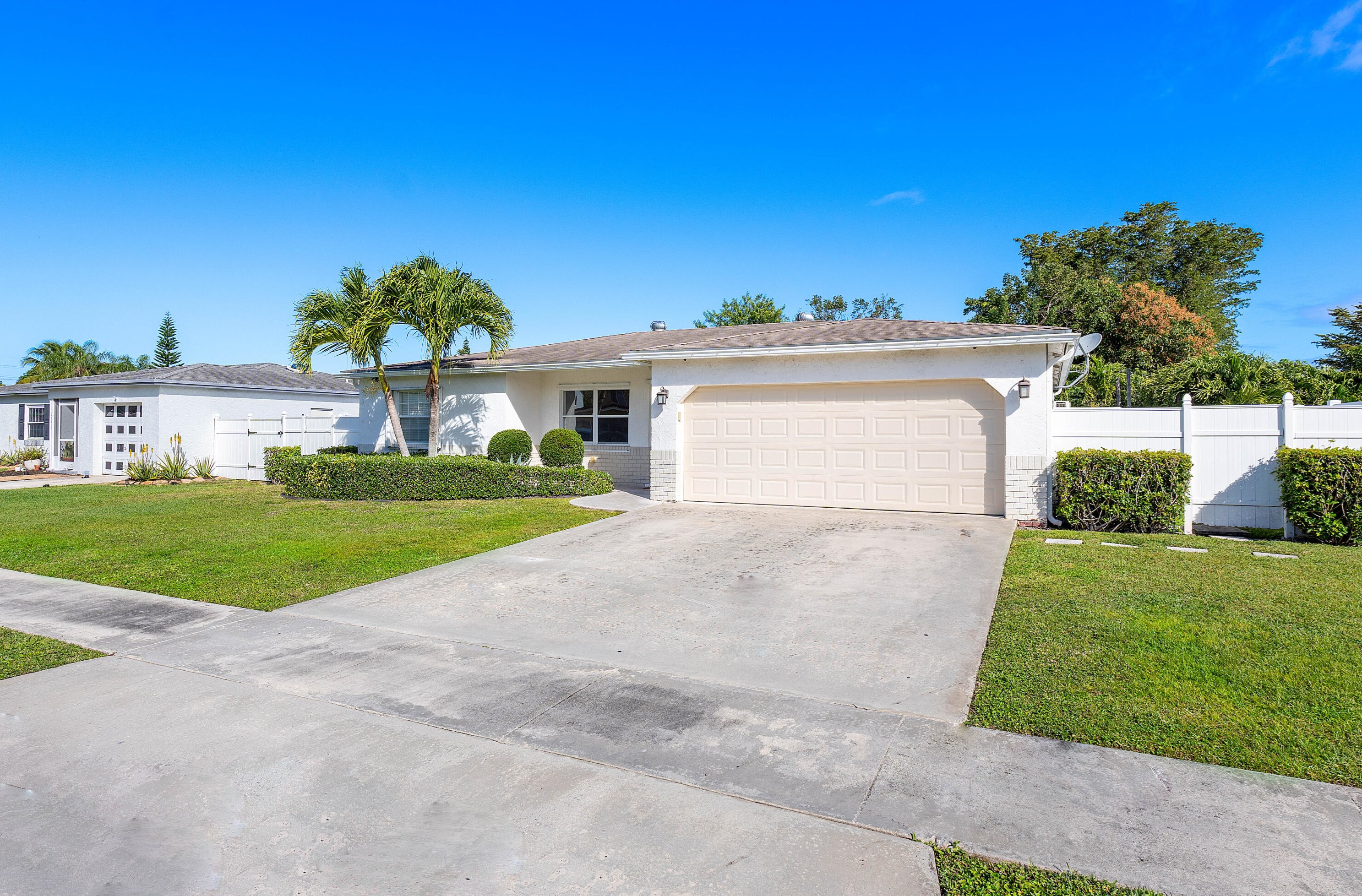10865 Jennifer Ln, Boca Raton, FL 33428-4054