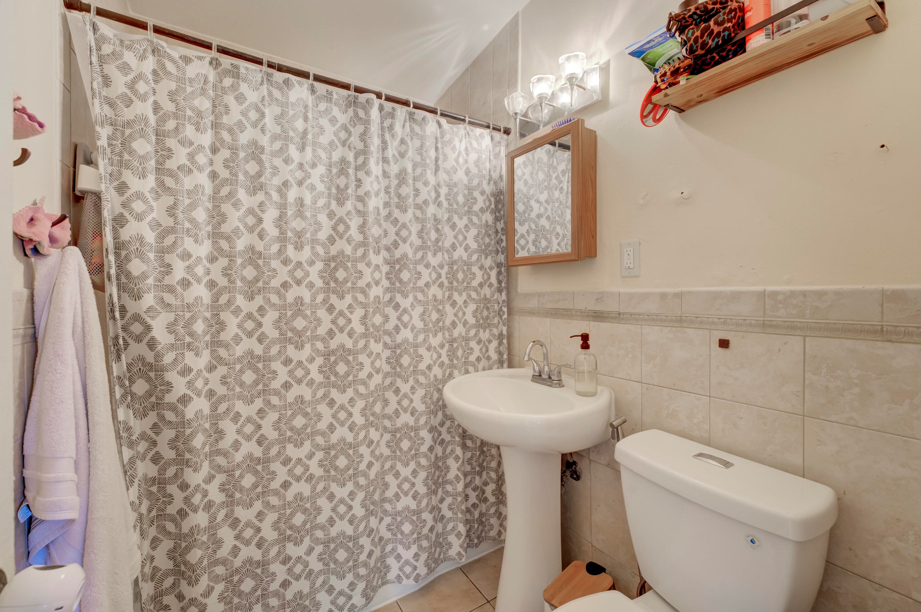 560 Oleander Rd, Lake Worth FL  33462-5944 exterior