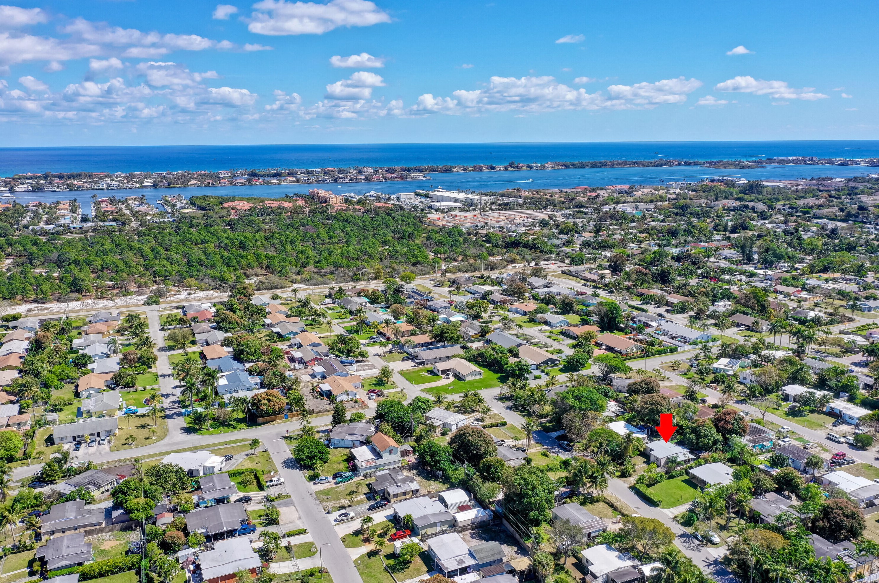 560 Oleander Rd, Lake Worth FL  33462-5944 exterior