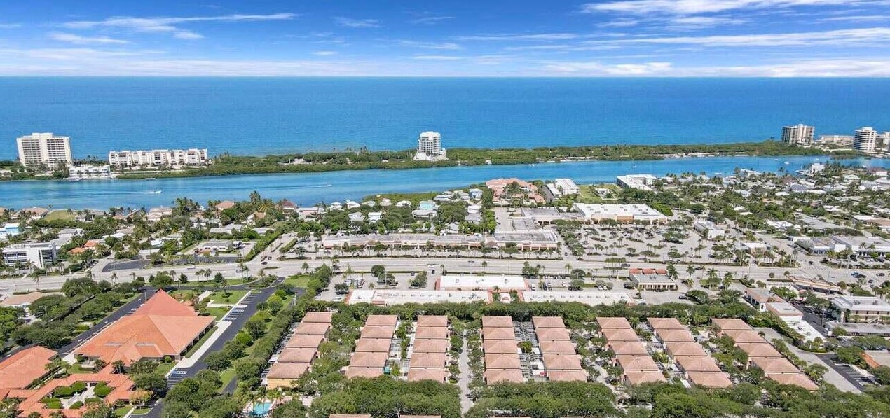 32 Laurel Oaks Cir, Jupiter, FL 33469