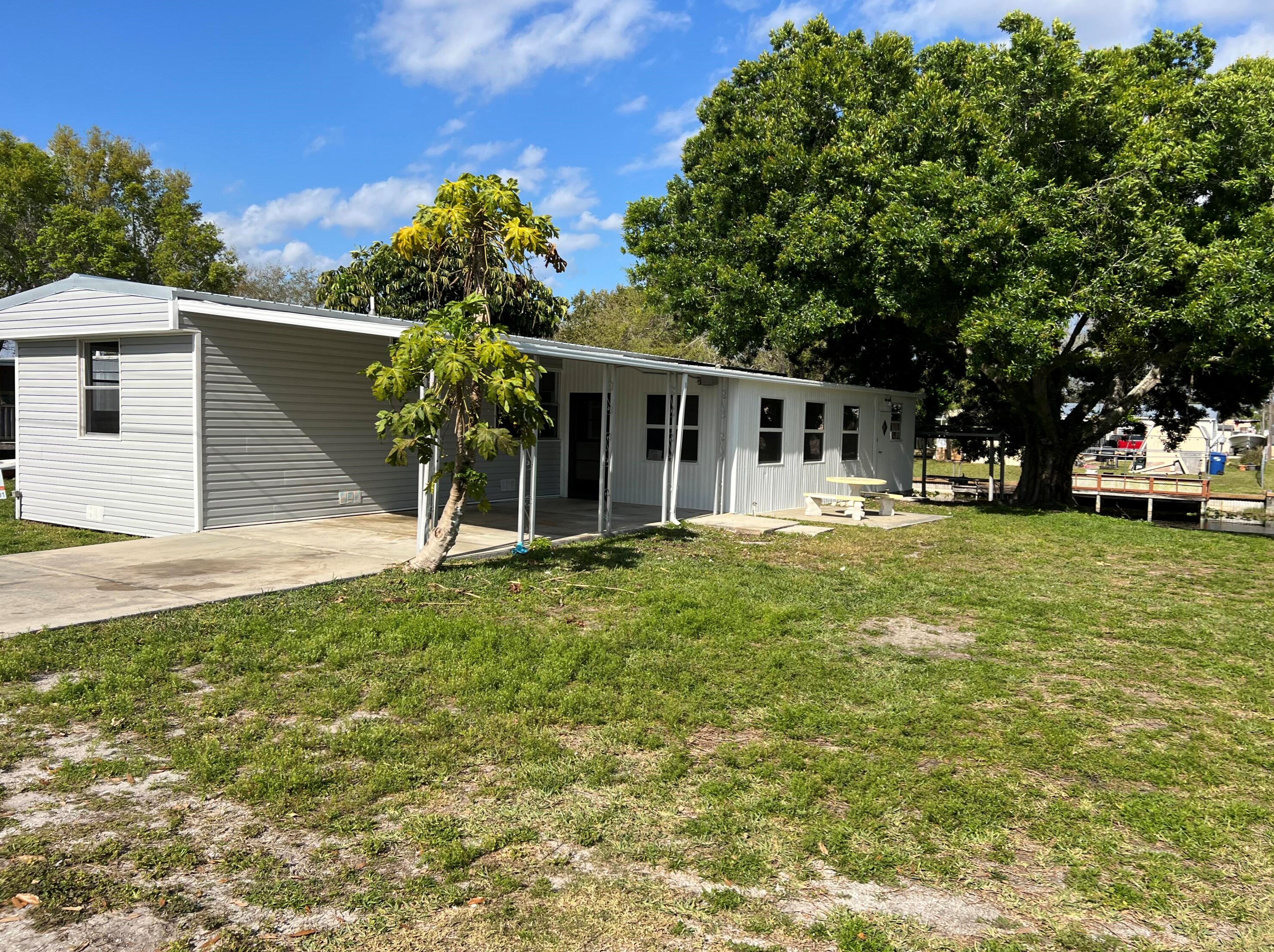 1183 9th St, Okeechobee, FL 34974