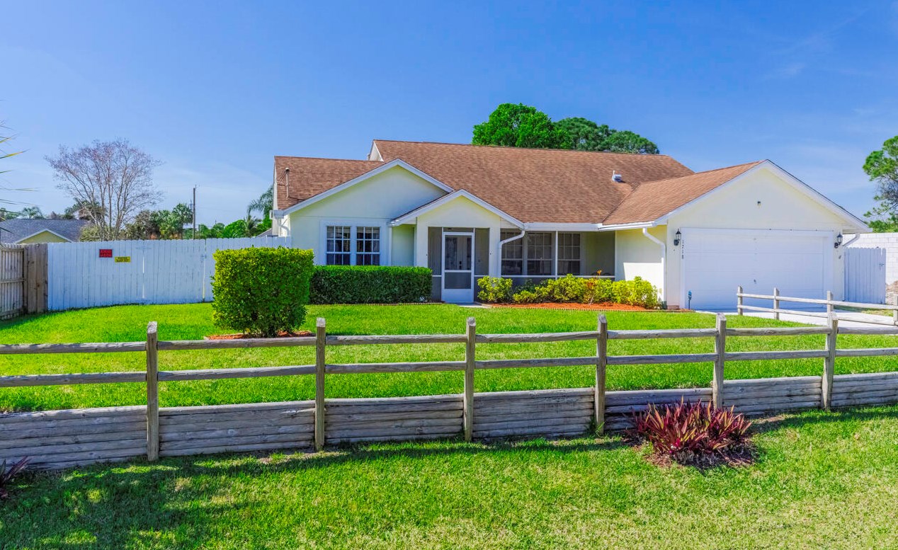 1718 Boeing St, Fort Pierce, FL 34953-1403