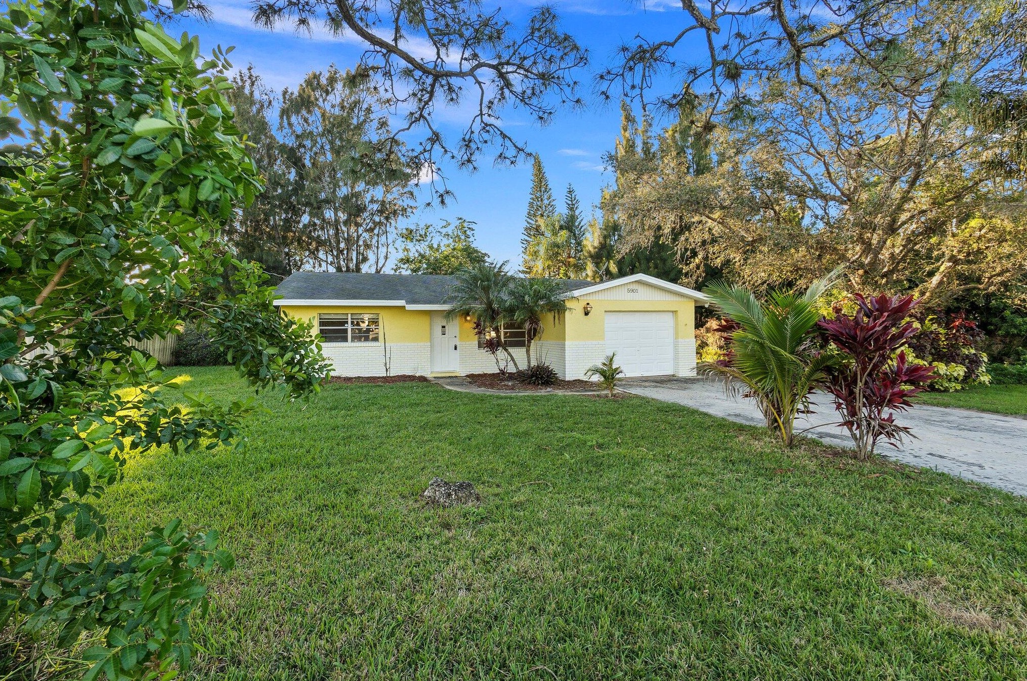 5901 Sunset Blvd, Fort Pierce, FL 34982-7529