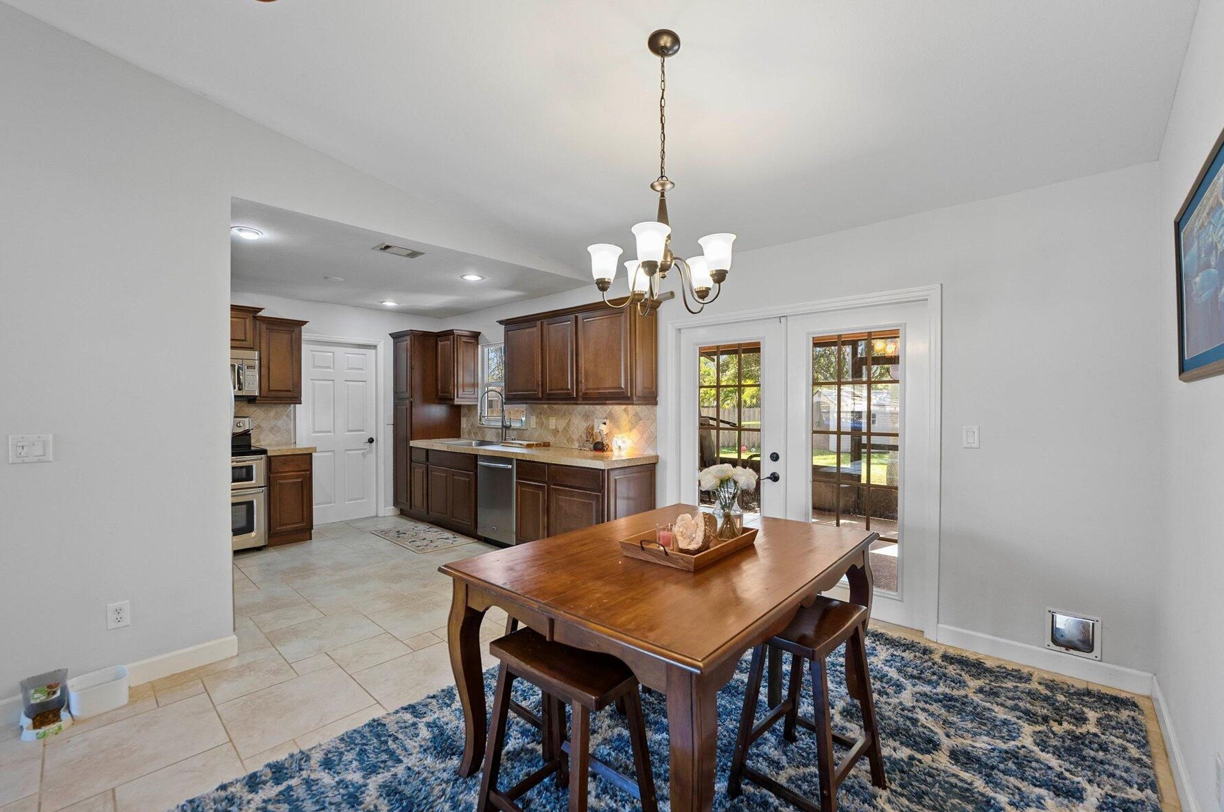 1842 Burlington St, Fort Pierce FL  34984-3581 exterior