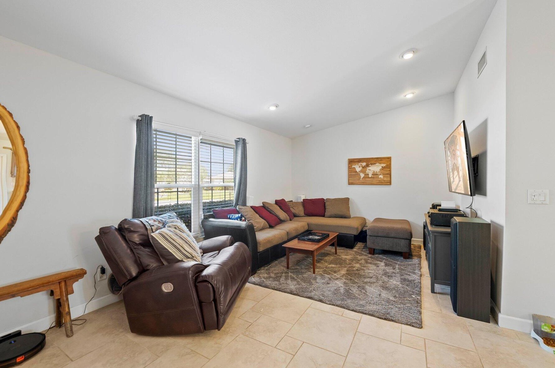 1842 Burlington St, Fort Pierce FL  34984-3581 exterior
