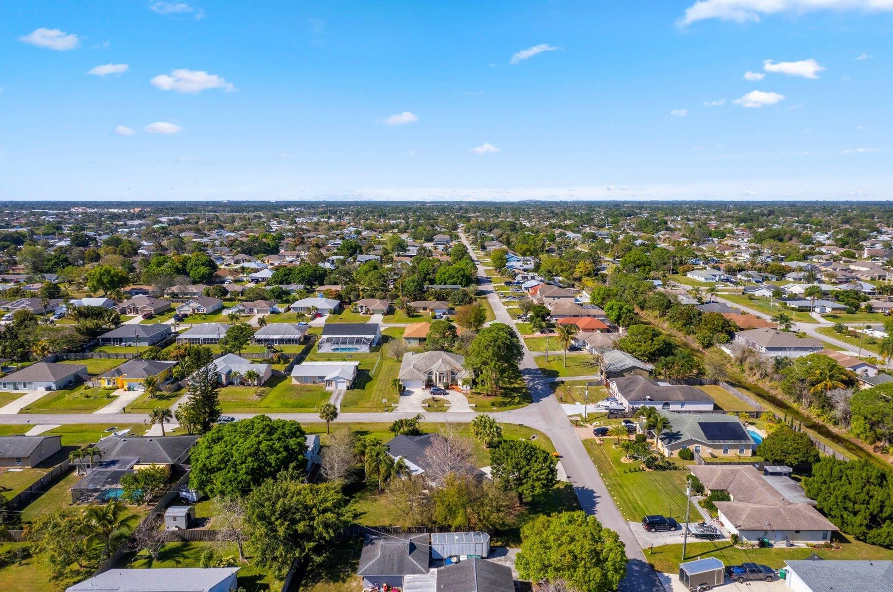 1842 Burlington St, Fort Pierce FL  34984-3581 exterior