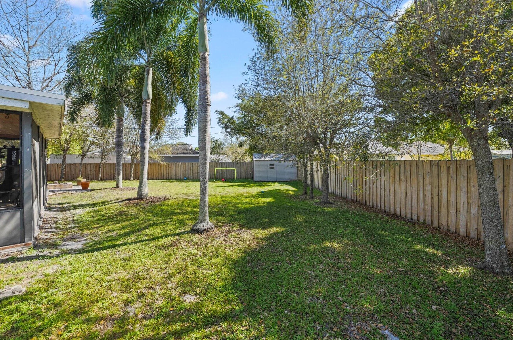 1842 Burlington St, Fort Pierce FL  34984-3581 exterior