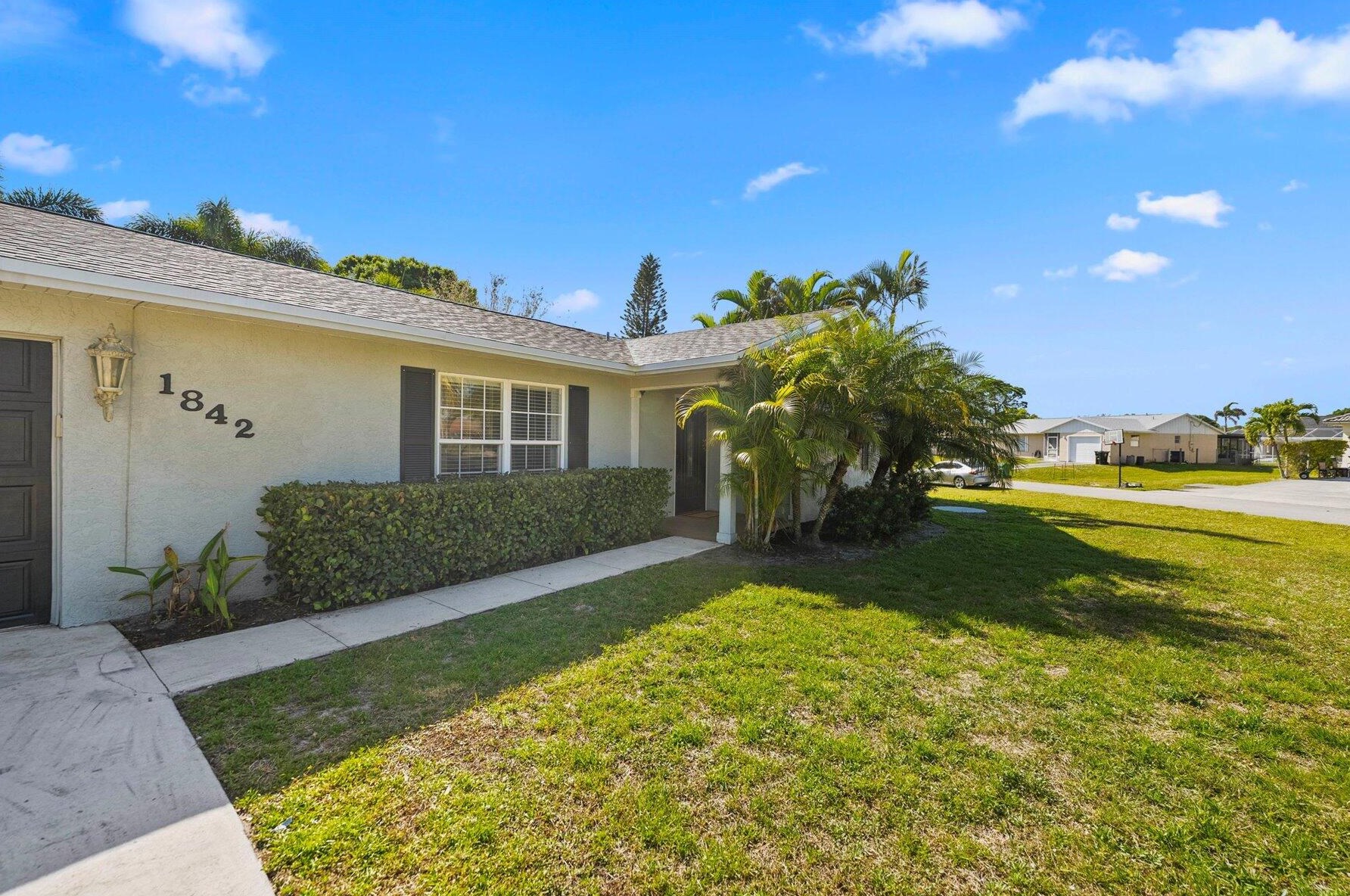 1842 Burlington St, Fort Pierce FL  34984-3581 exterior