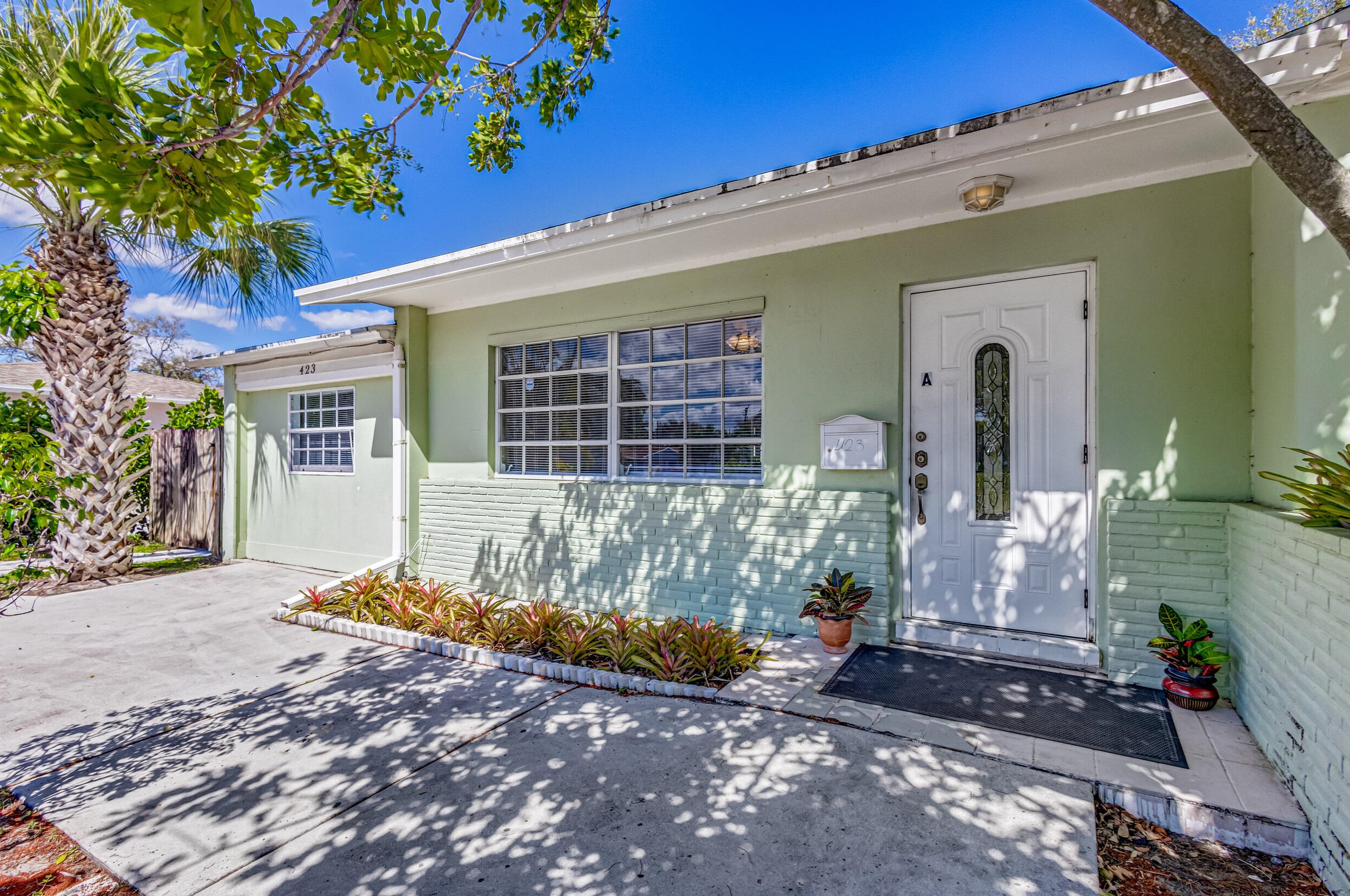 423 Date Palm Dr, West Palm Beach, FL 33403