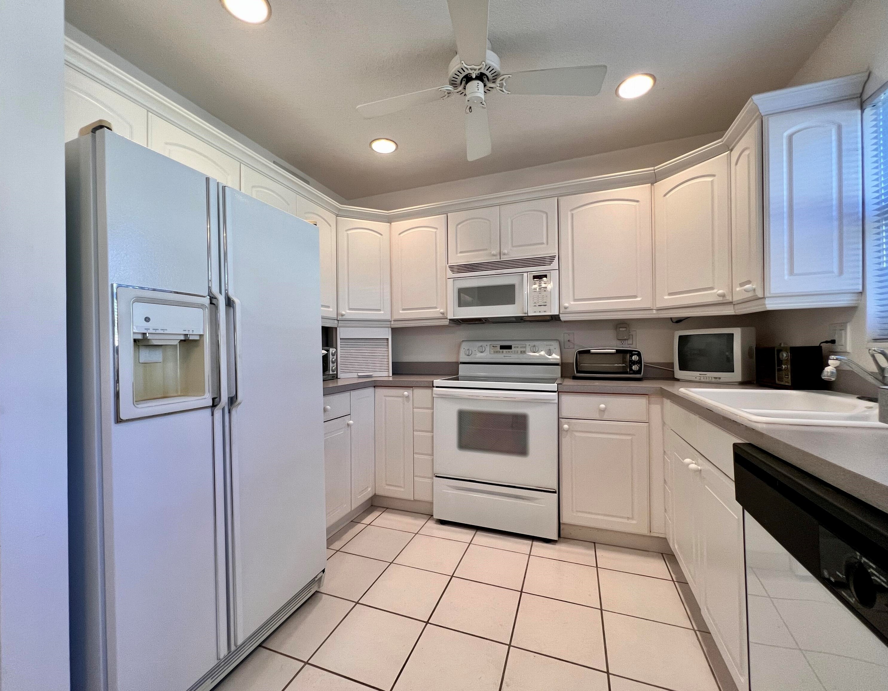 134 Stratford J, West Palm Beach, FL 33417