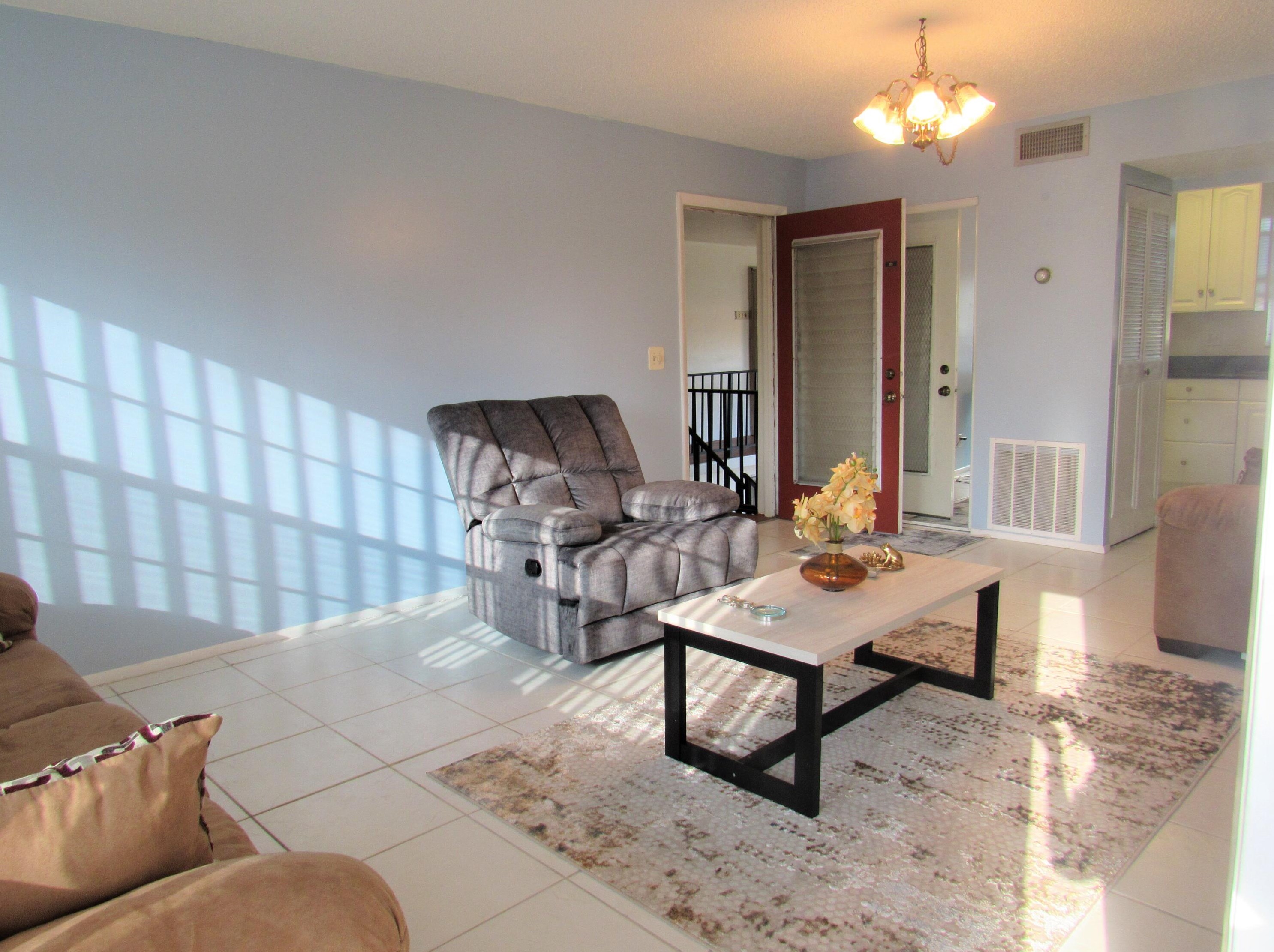 125 Lake Dora Dr, West Palm Beach, FL 33411
