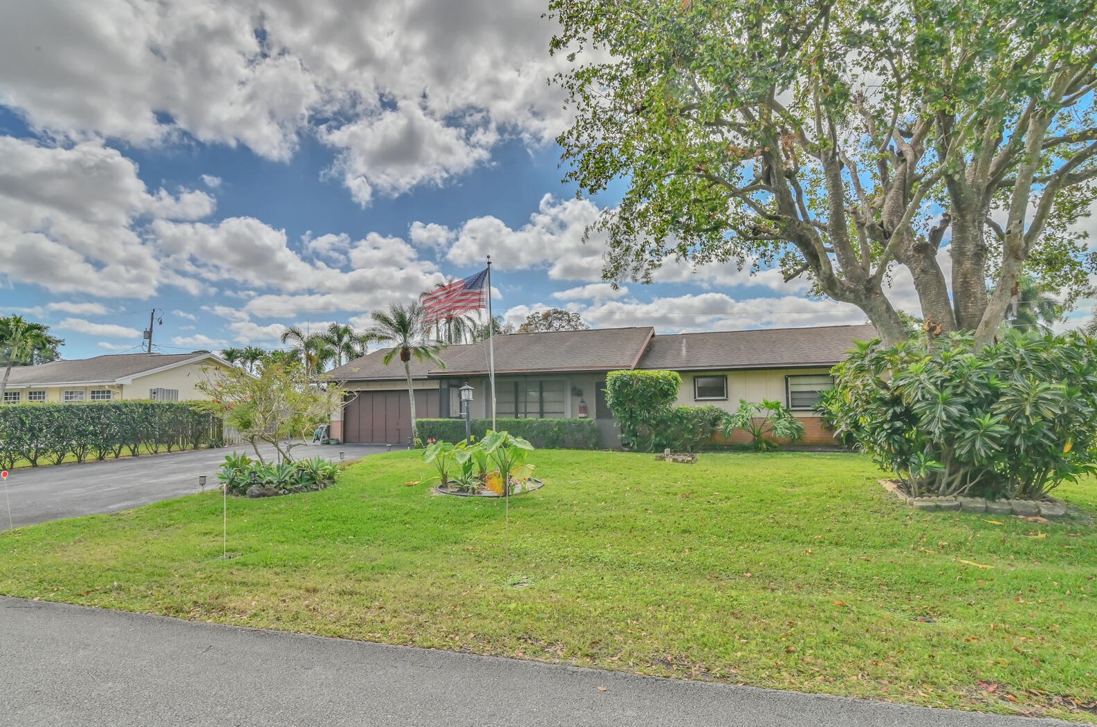 109 Mango Rd, Lake Worth, FL 33467-4819