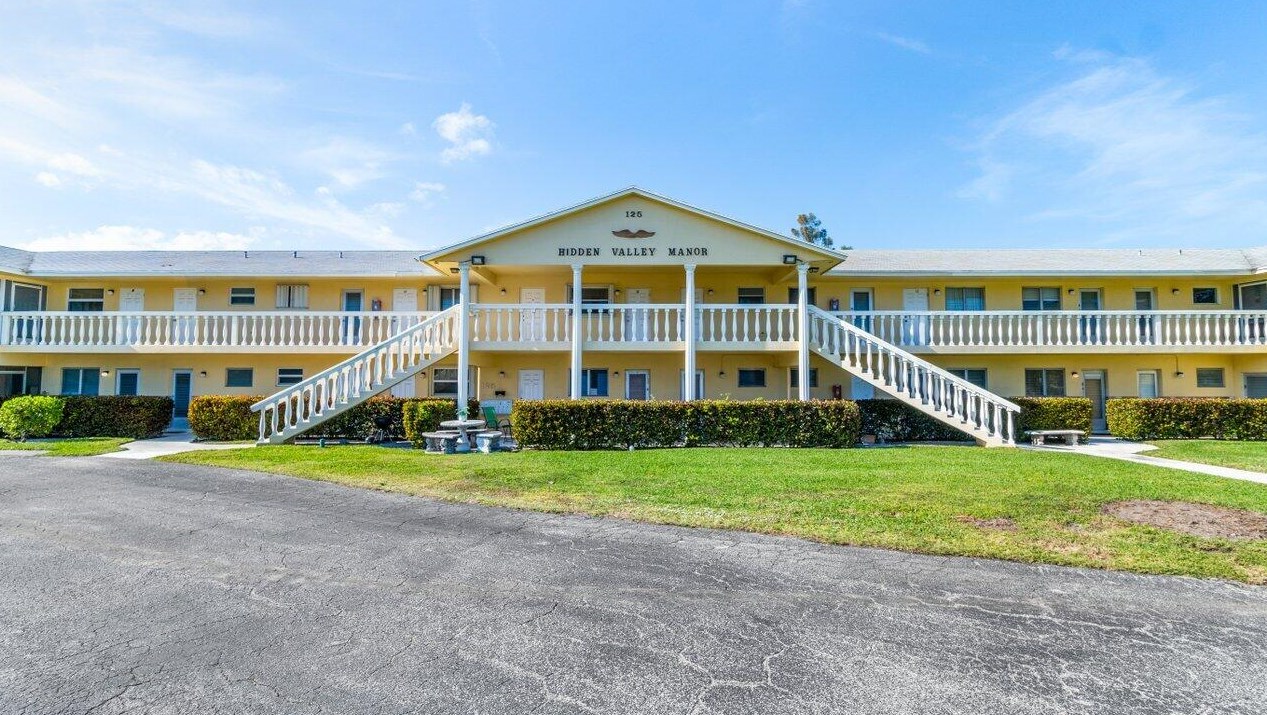 125 W Hidden Valley Blvd #2, Boca Raton, FL 33487