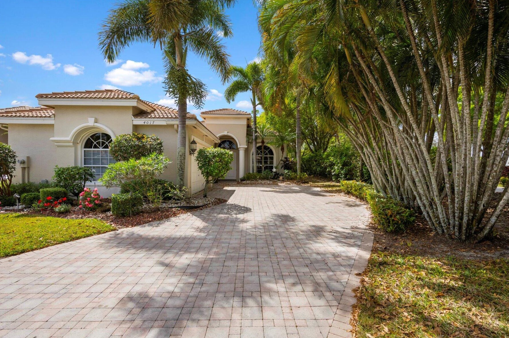 4017 Manchester Lake Dr, Lake Worth, FL 33449