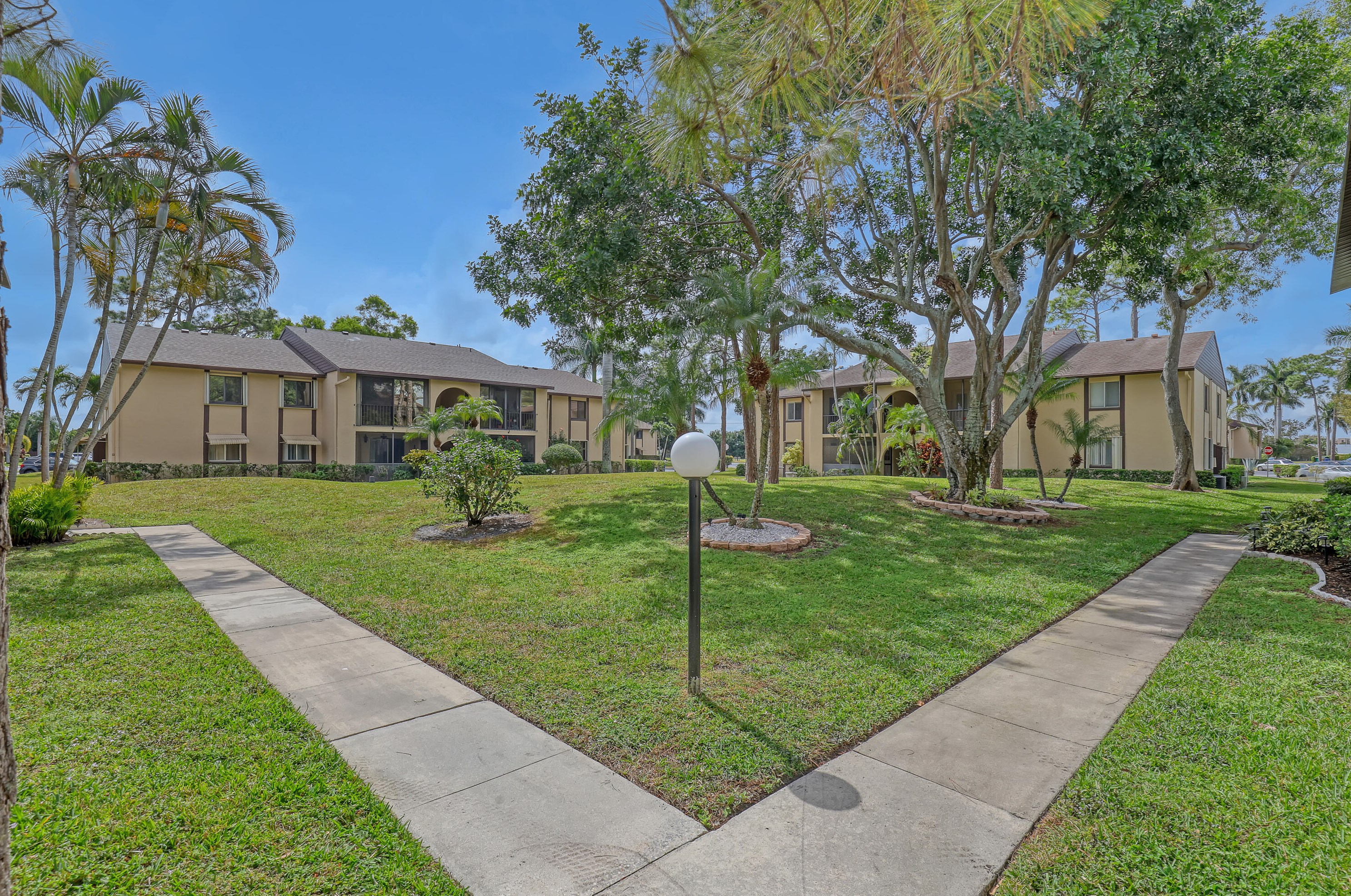 416 Pine Glen Ln #d2, Lake Worth, FL 33463