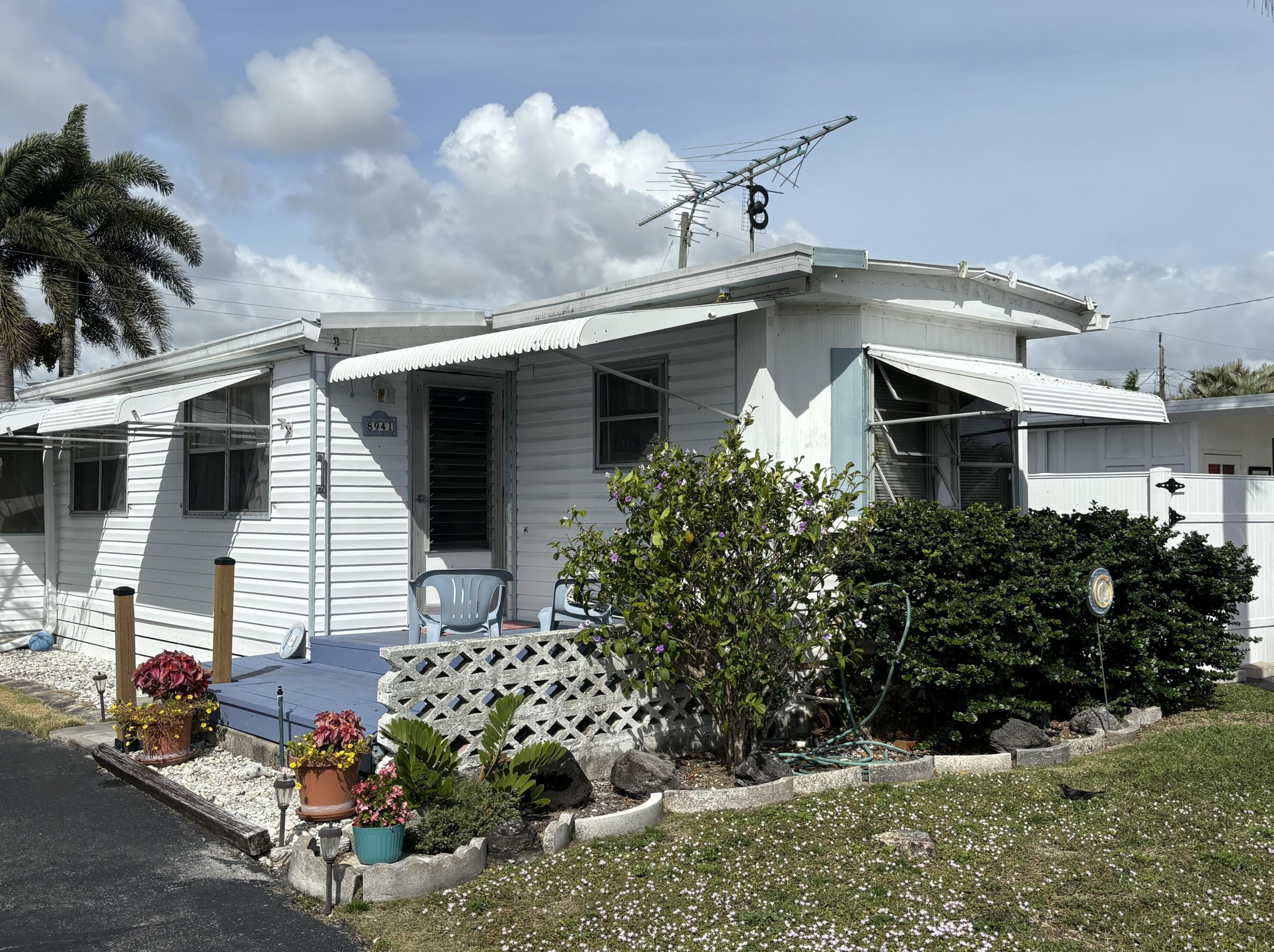 8941 Oak St, Boynton Beach, FL 33436