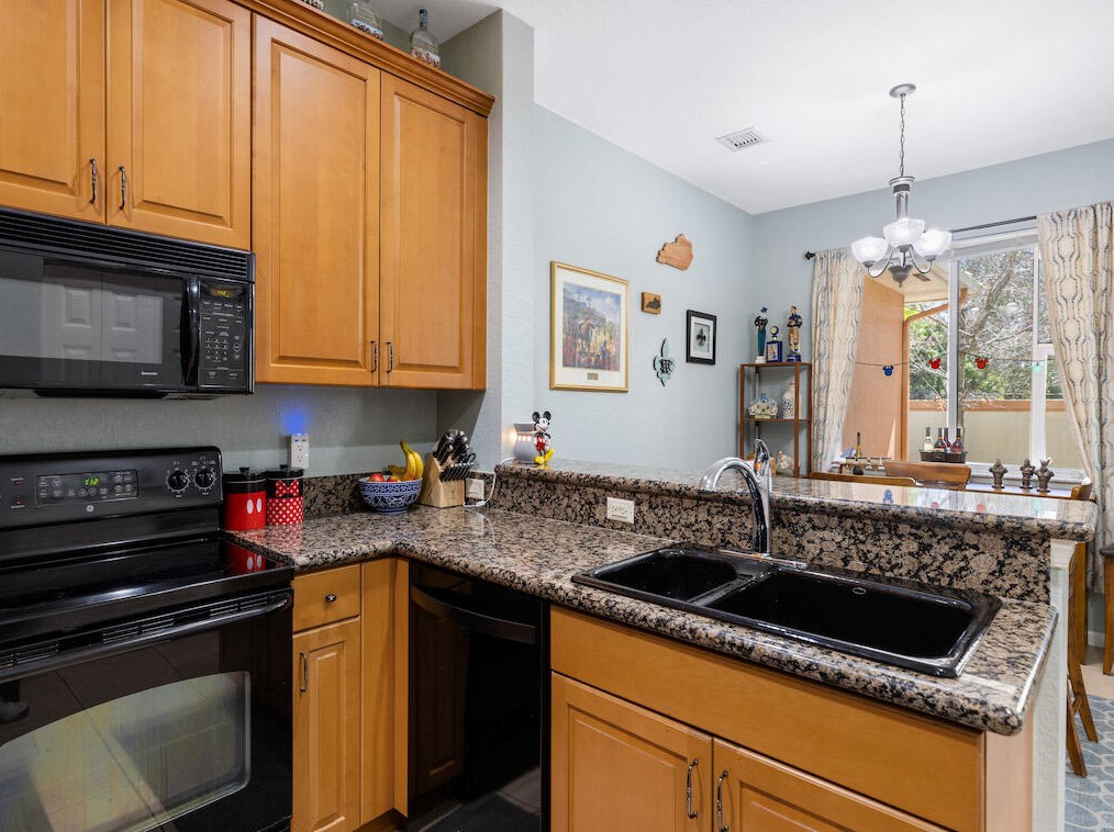 2571 Langrove Ln, Vero Beach FL 32962-4224 exterior