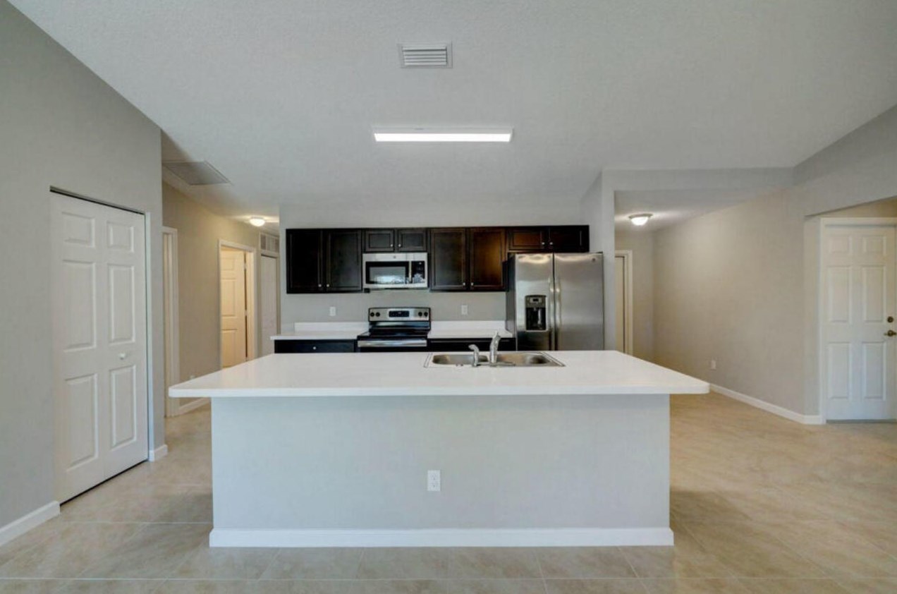 820 Celtic Ave, Fort Pierce, FL 34983-2786