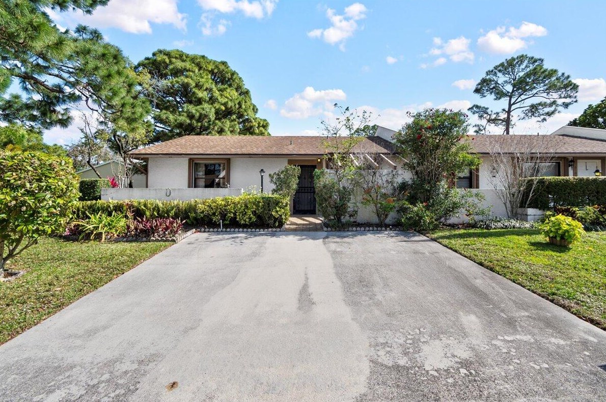 6102 Fairfield Cir, Lake Worth, FL 33463-3051