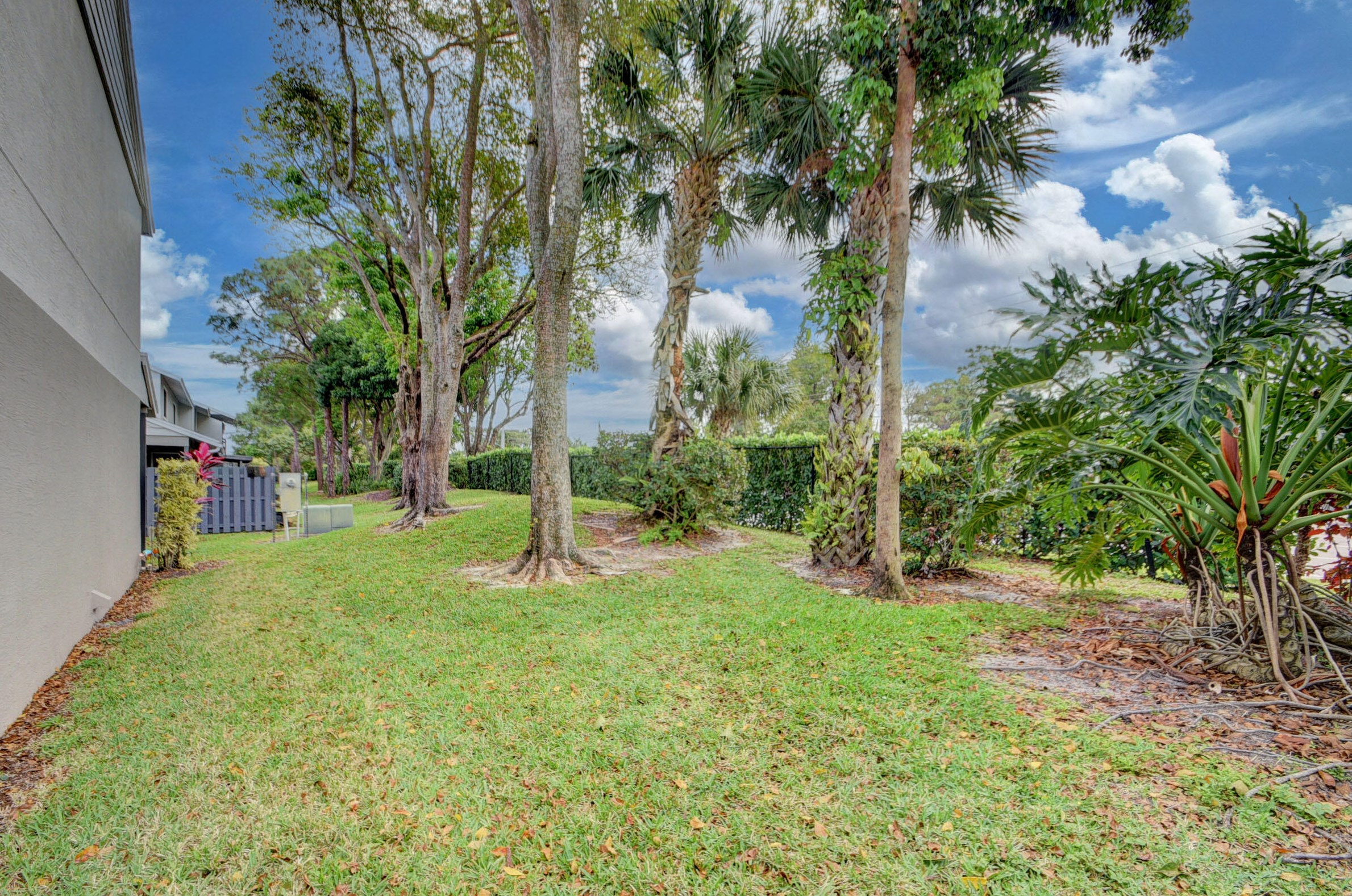 106 Shoreview Dr, Lake Worth FL  33463-2334 exterior