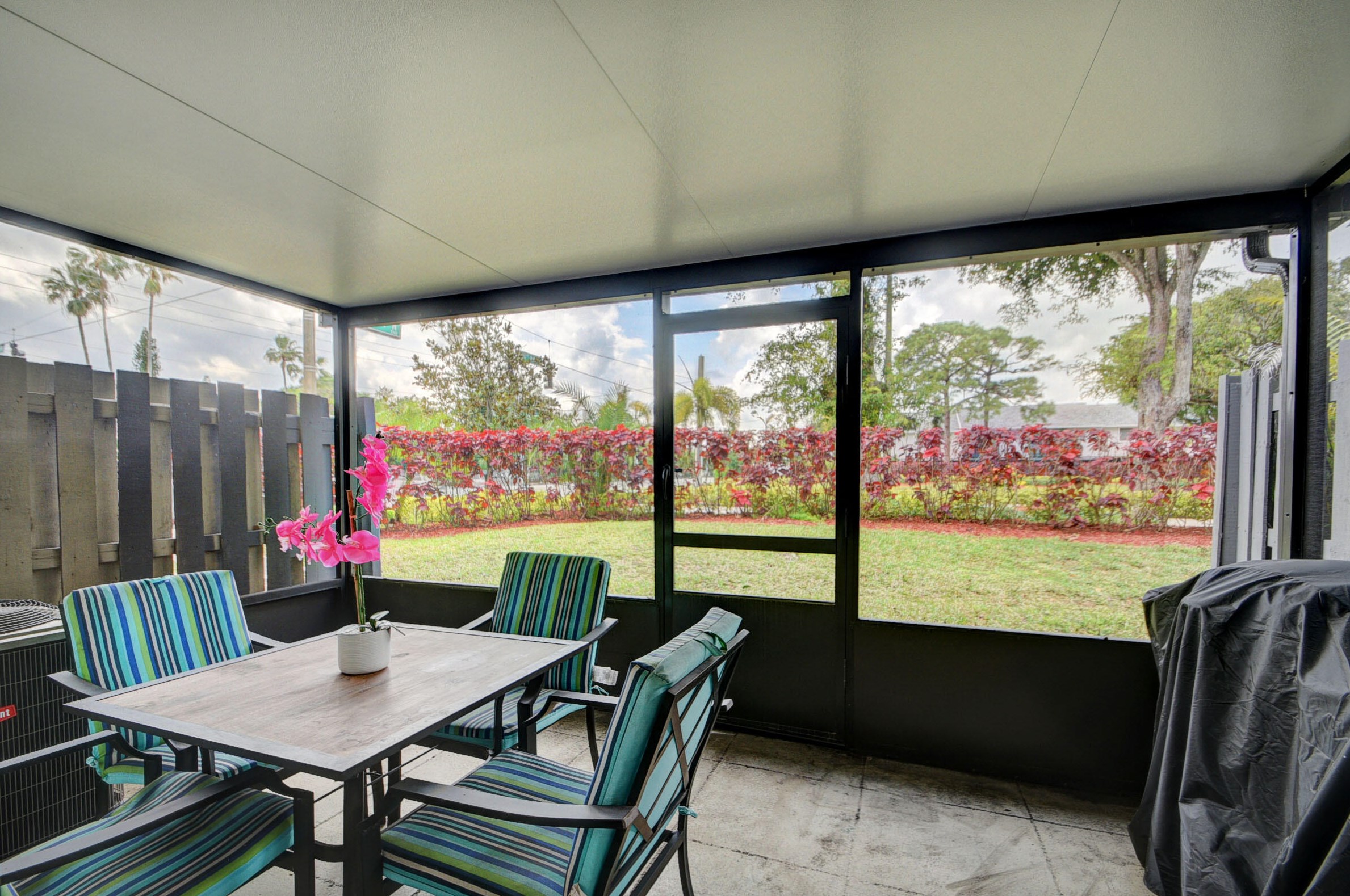 106 Shoreview Dr, Lake Worth FL  33463-2334 exterior