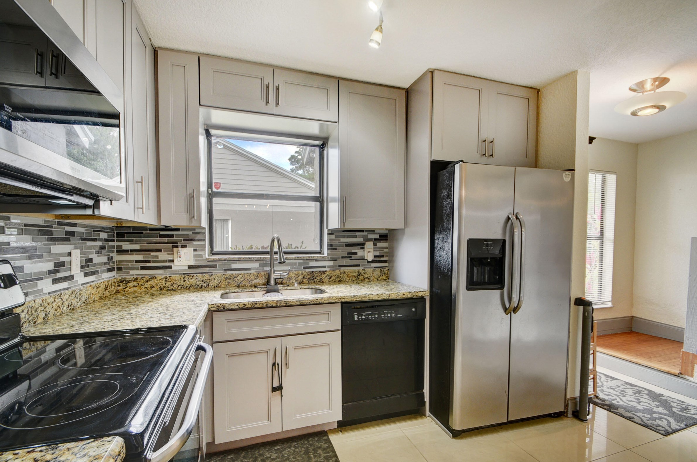 106 Shoreview Dr, Lake Worth FL  33463-2334 exterior