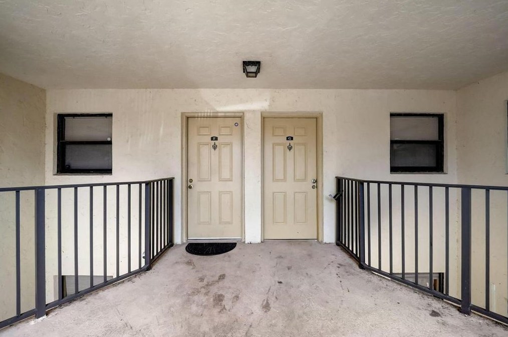 1566 Lake Crystal Dr #g, West Palm Beach, FL