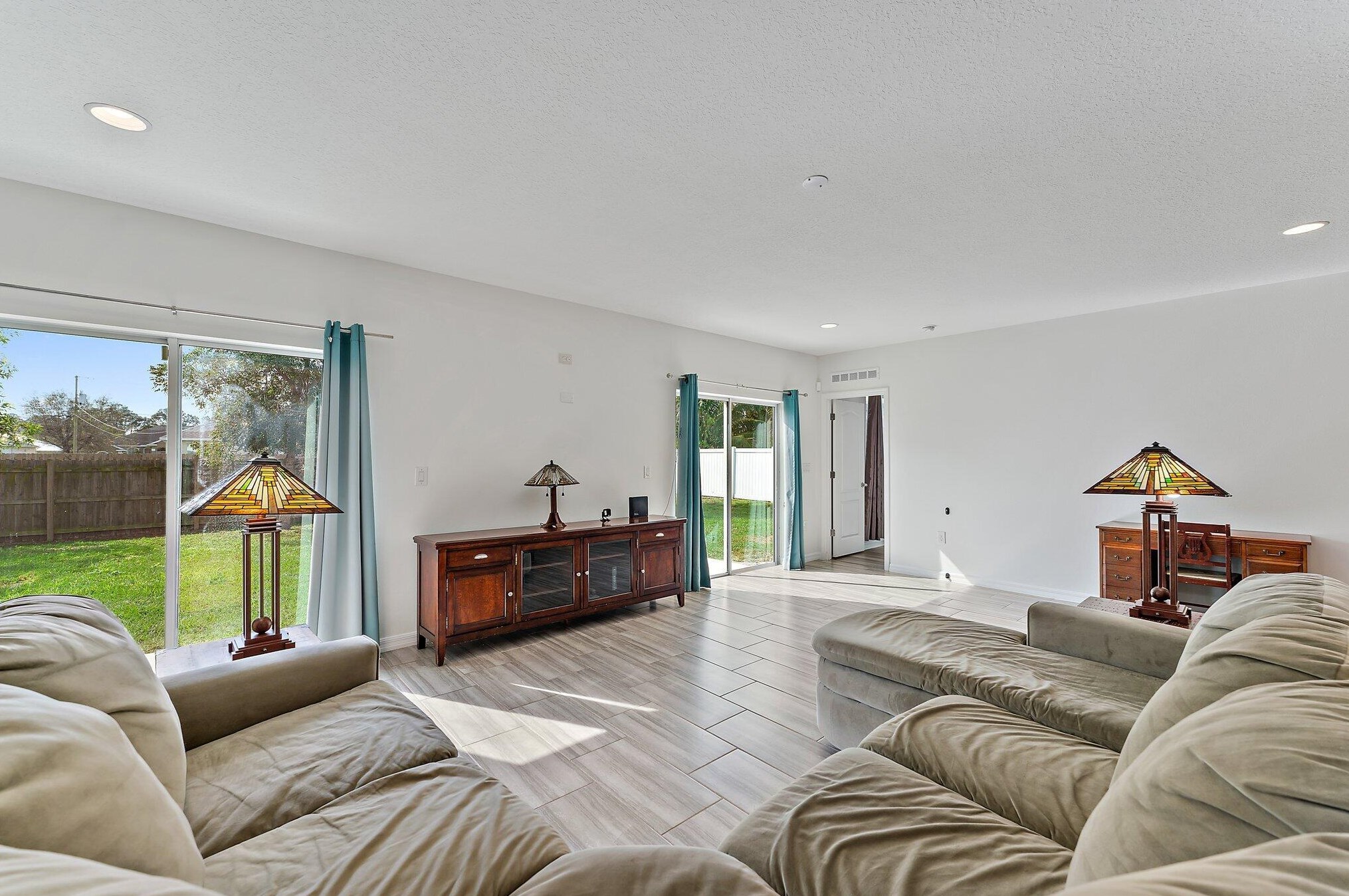 474 Saginaw Ave, Fort Pierce FL  34953-5990 exterior