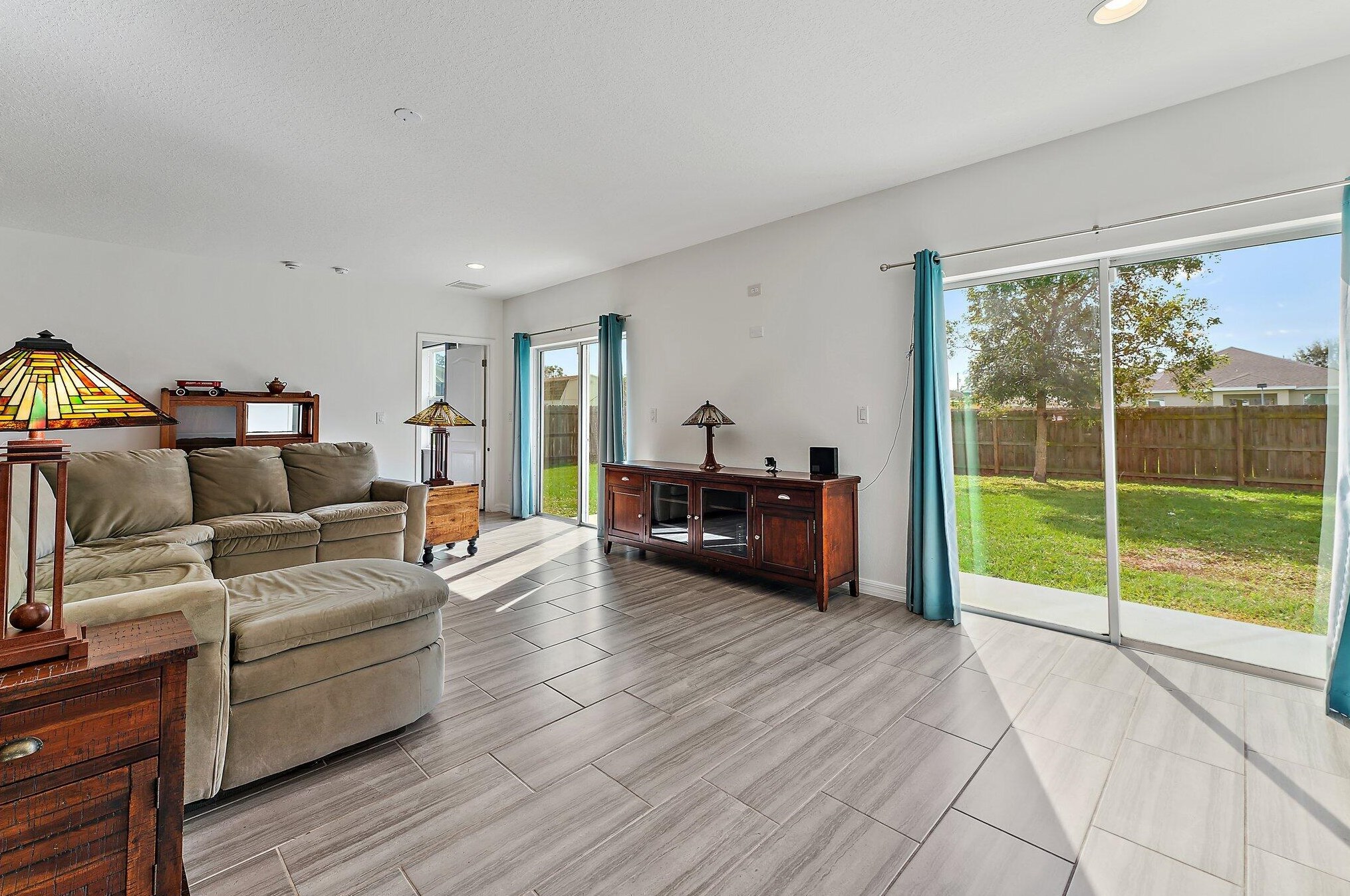 474 Saginaw Ave, Fort Pierce FL  34953-5990 exterior