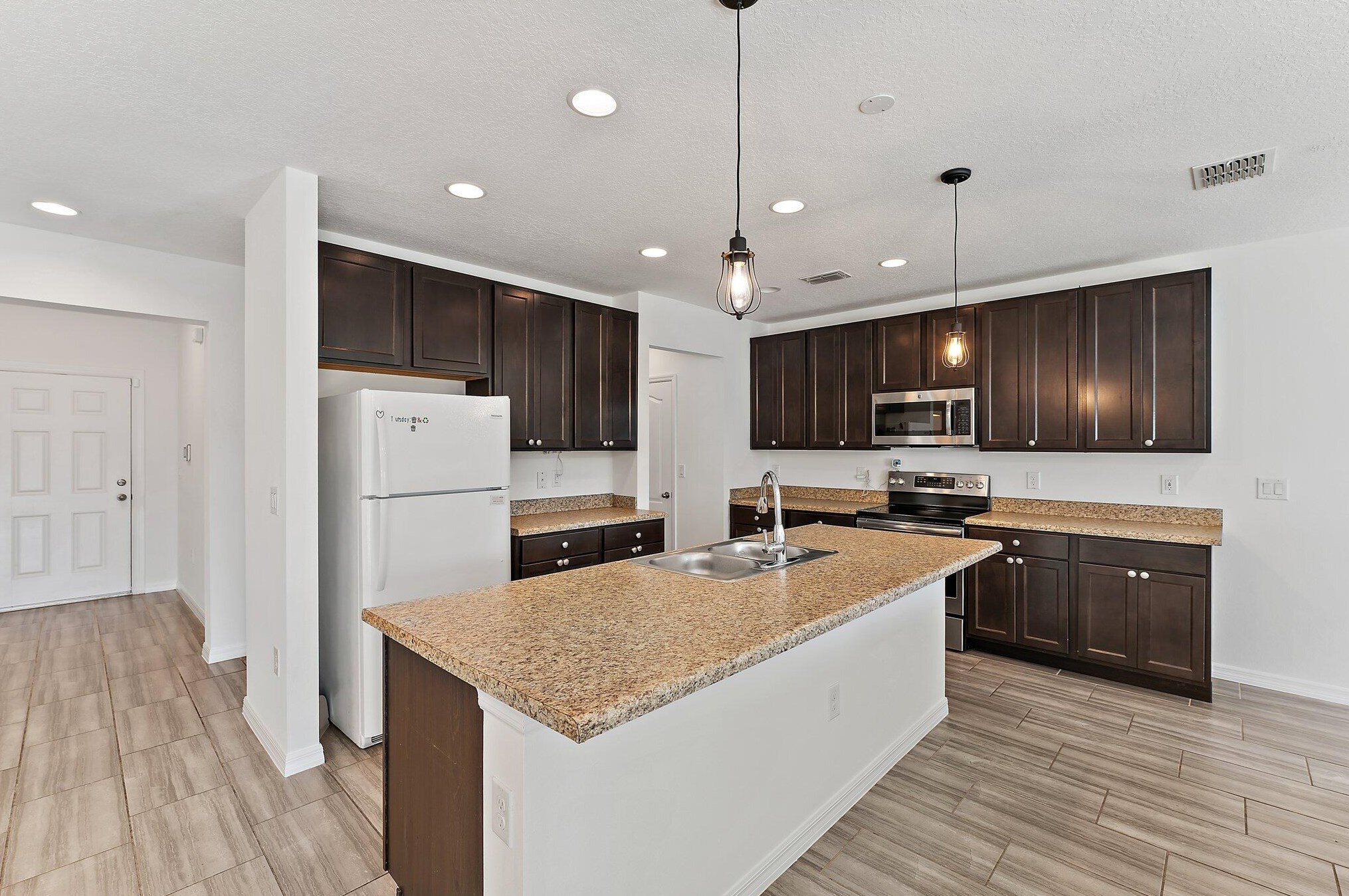 474 Saginaw Ave, Fort Pierce FL  34953-5990 exterior