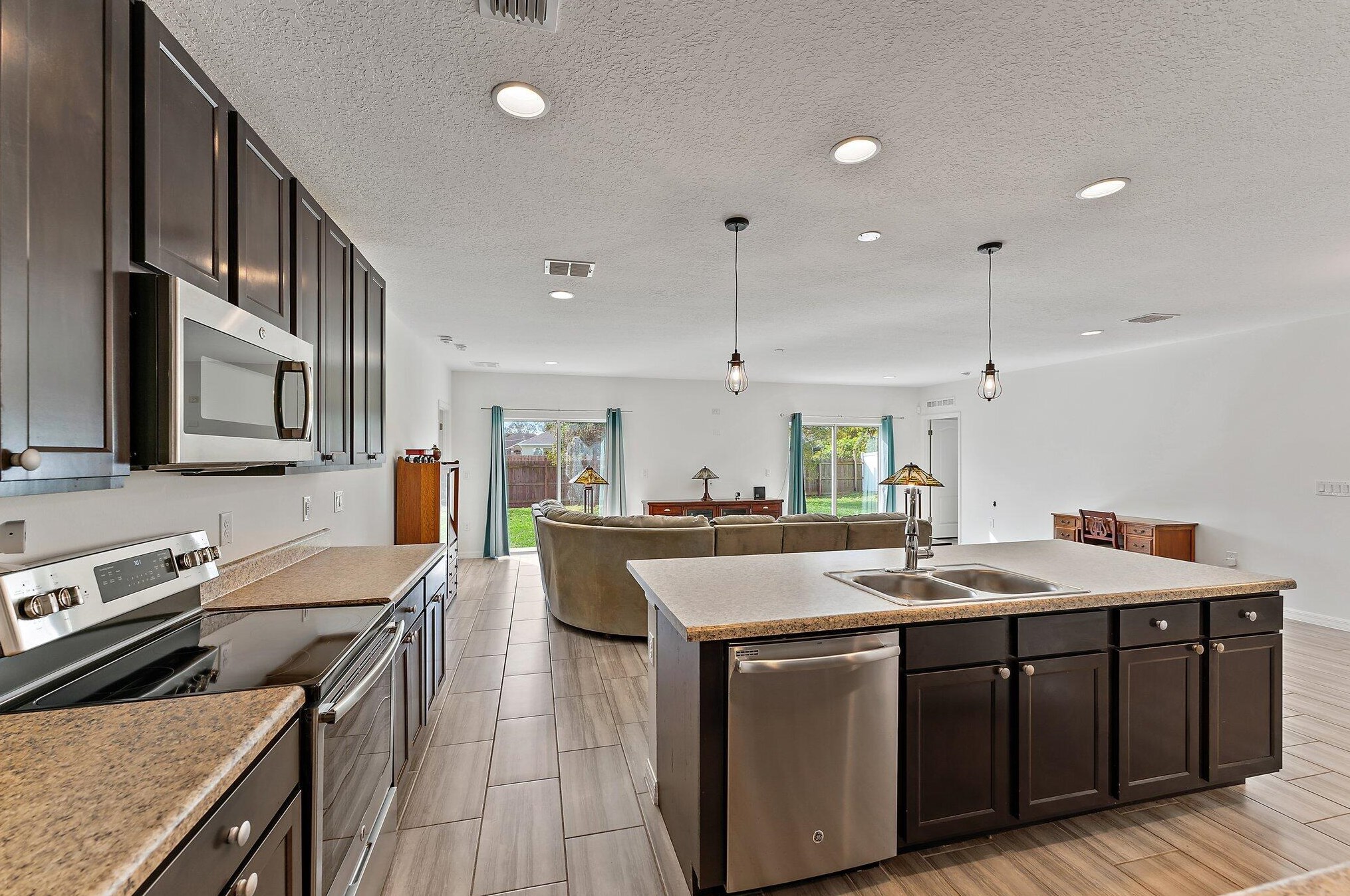 474 Saginaw Ave, Fort Pierce FL  34953-5990 exterior