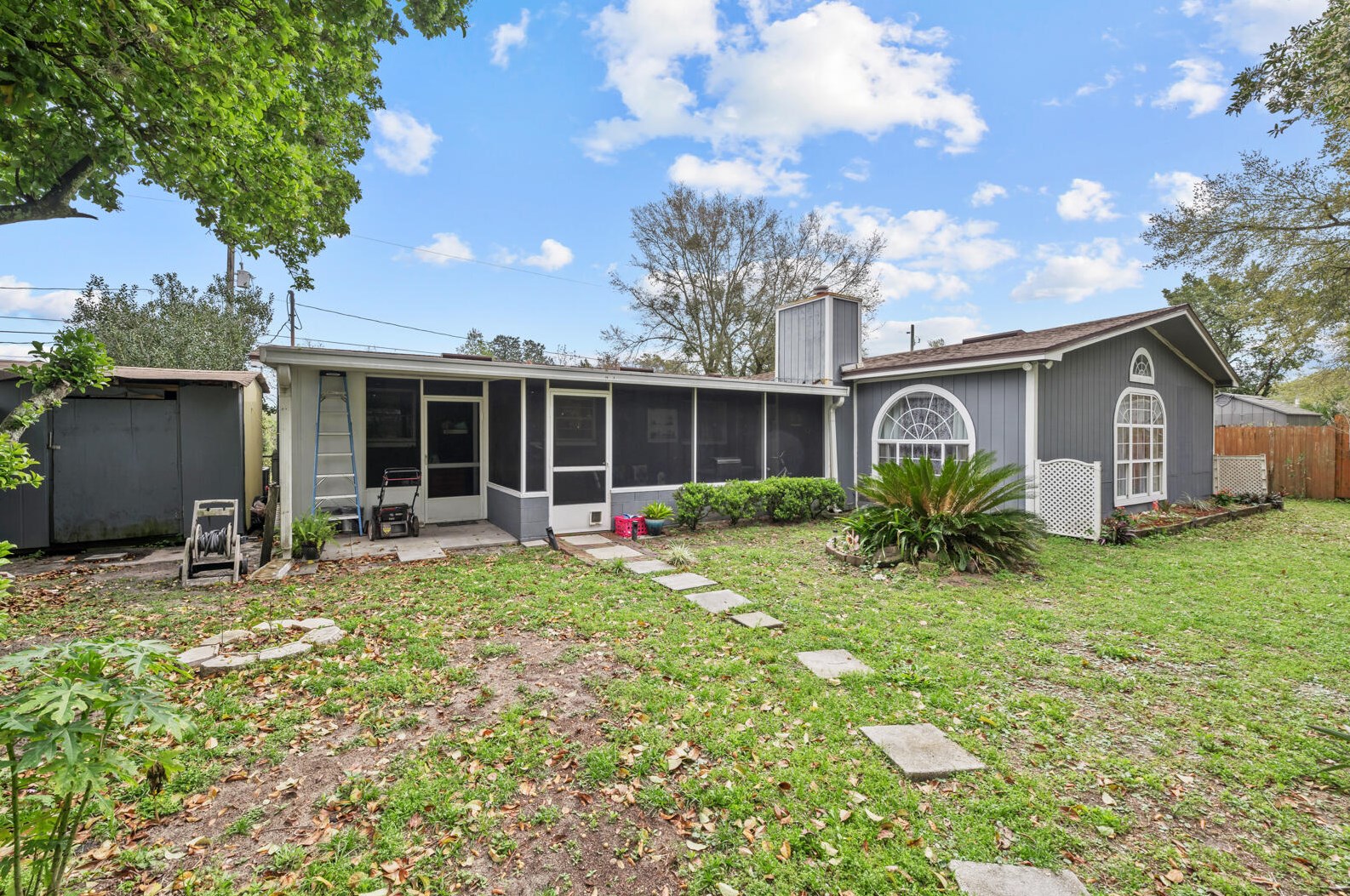 3126 Dalehurst Dr, Jacksonville FL  32277-2848 exterior