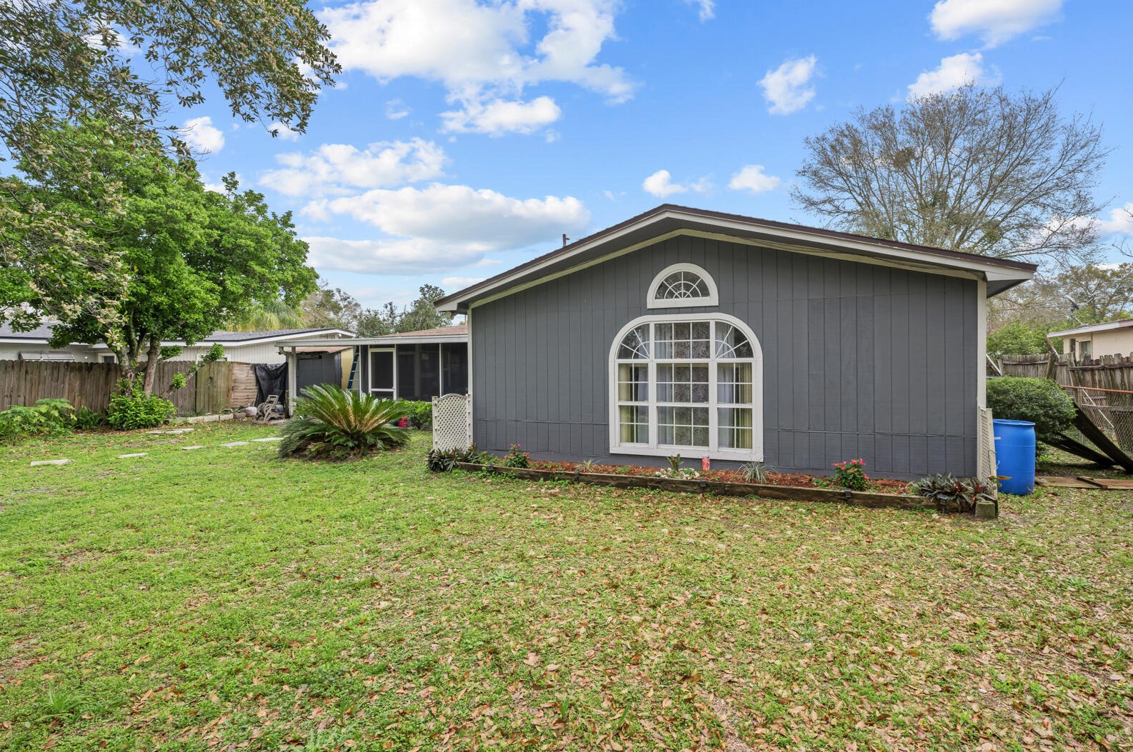 3126 Dalehurst Dr, Jacksonville FL  32277-2848 exterior