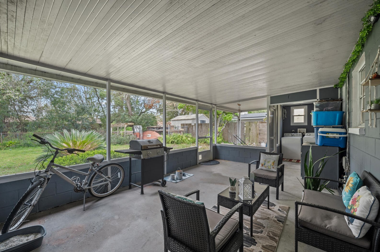 3126 Dalehurst Dr, Jacksonville FL  32277-2848 exterior