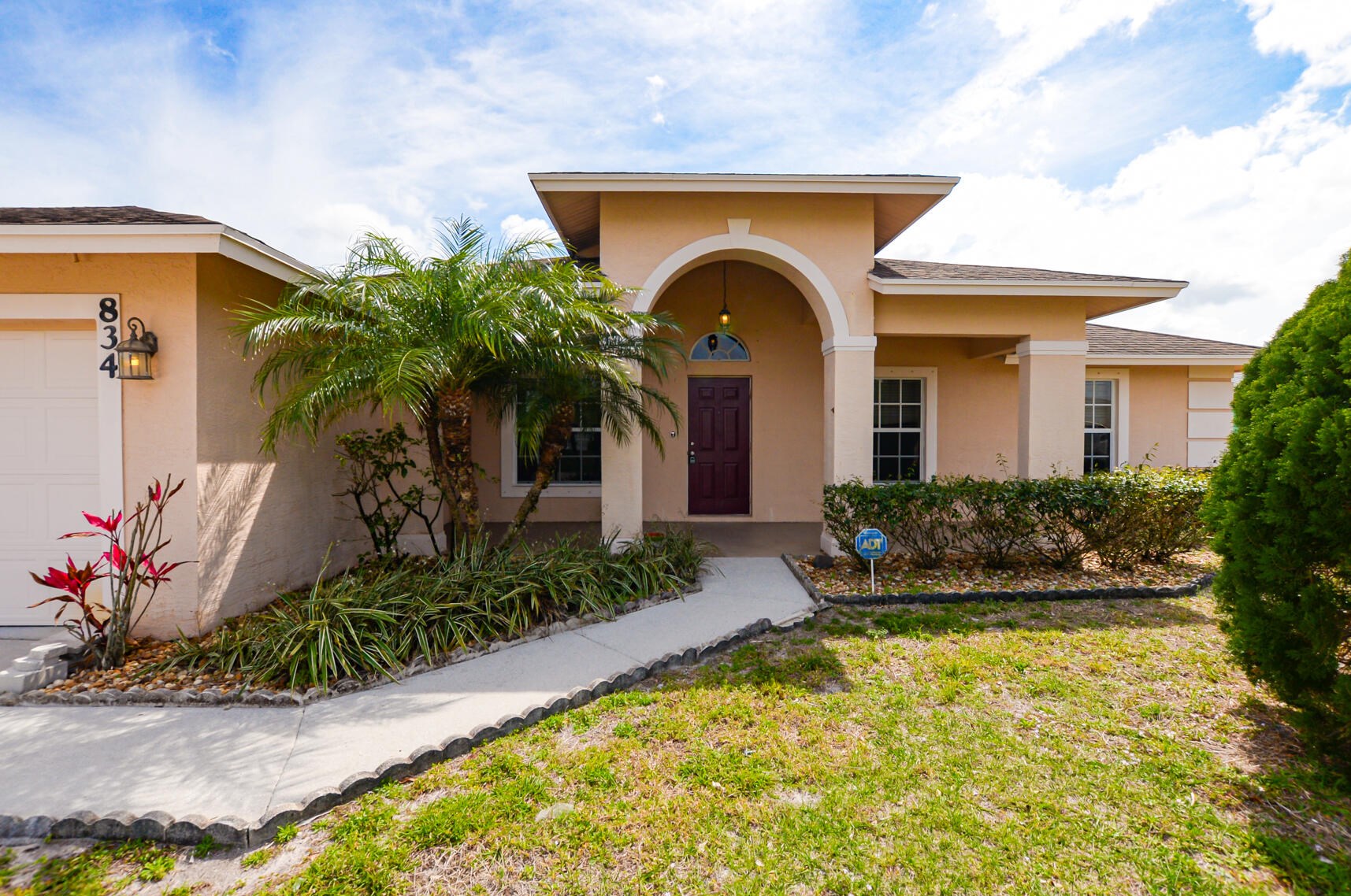 834 Jordin Ave, Fort Pierce, FL 34953-5600
