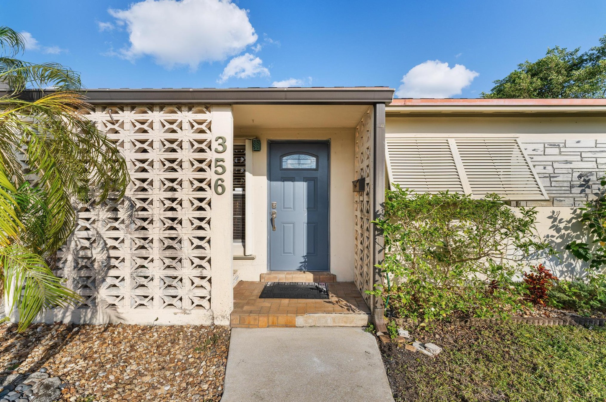 356 Henthorne Dr, Lake Worth, FL 33461