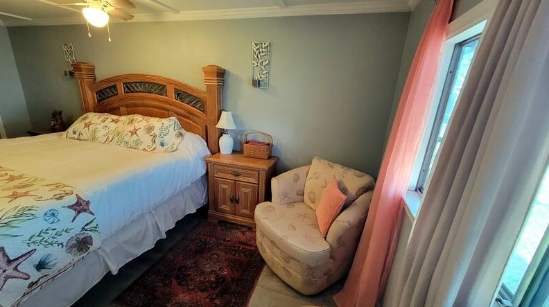 916 Spruce St, Sebastian FL  32976-7324 exterior